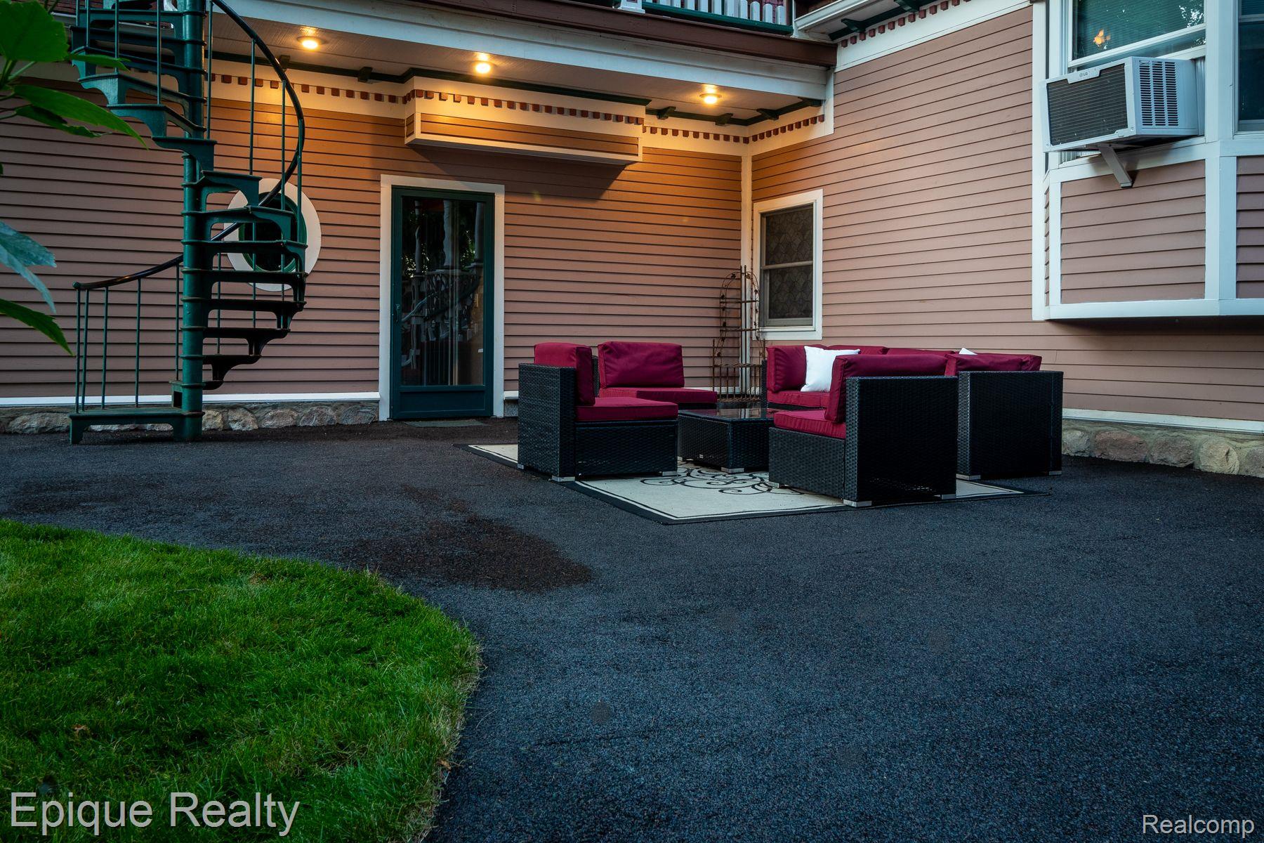 103 N Almer Street Property Photo 13