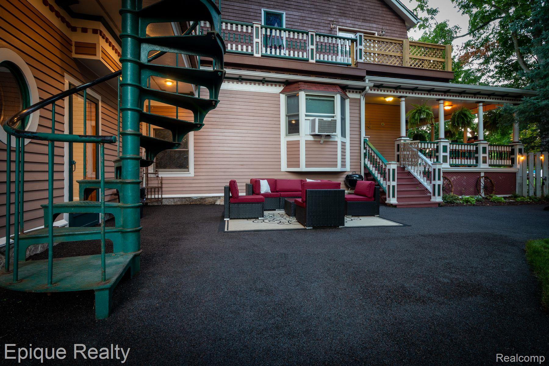 103 N Almer Street Property Photo 14