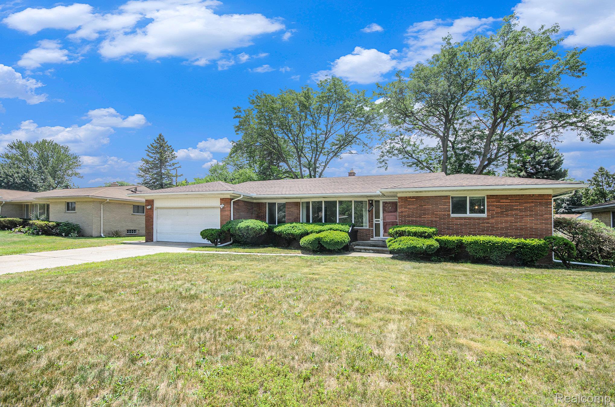 18319 Greenwald Drive Property Photo 2