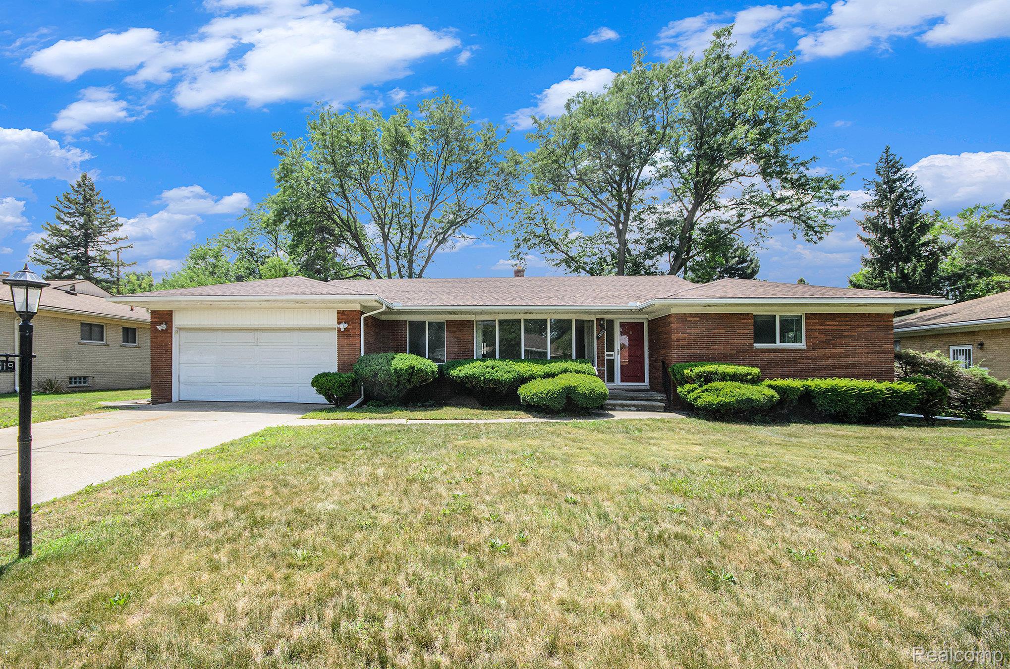 18319 Greenwald Drive Property Photo 3