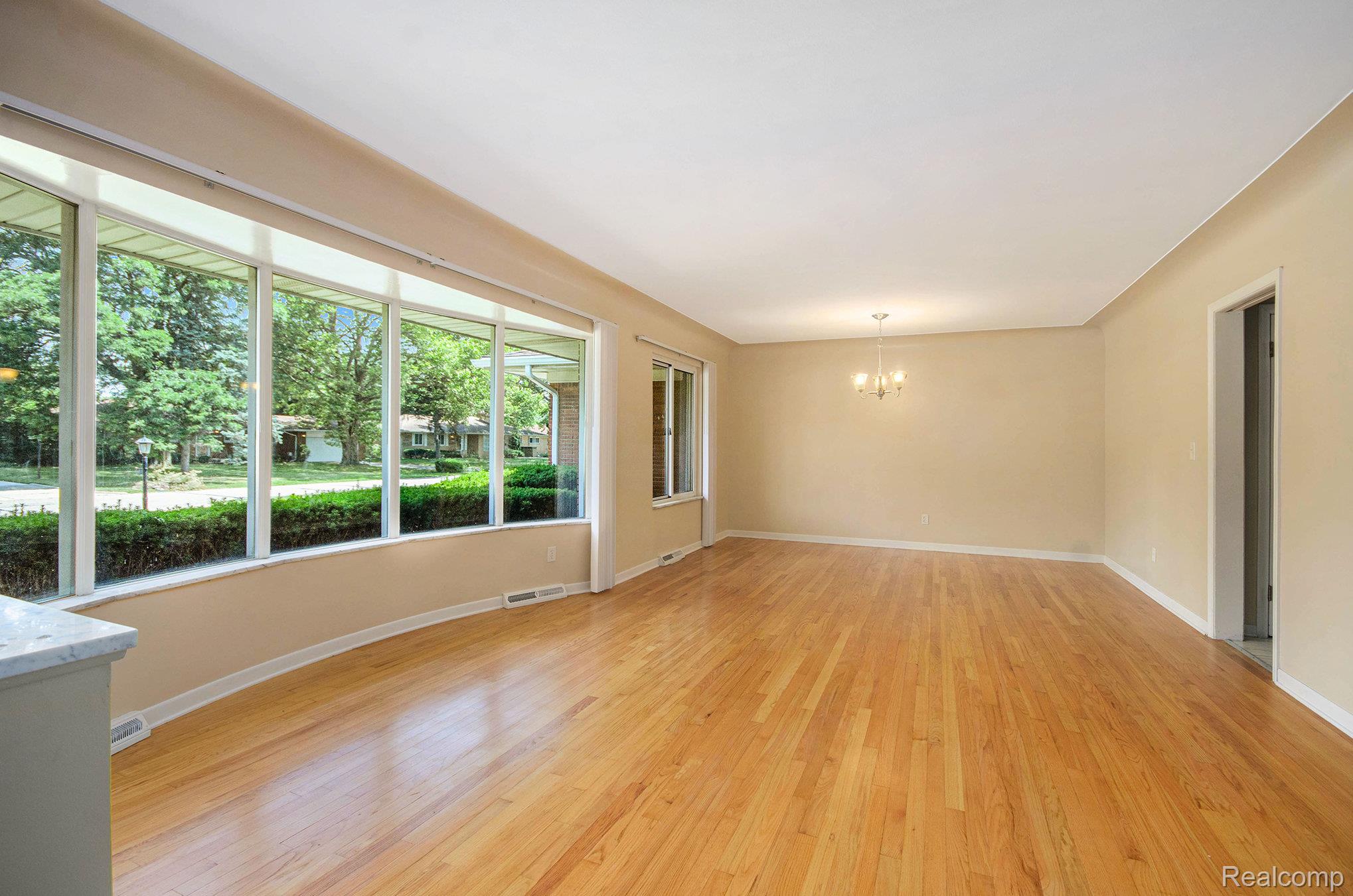 18319 Greenwald Drive Property Photo 5