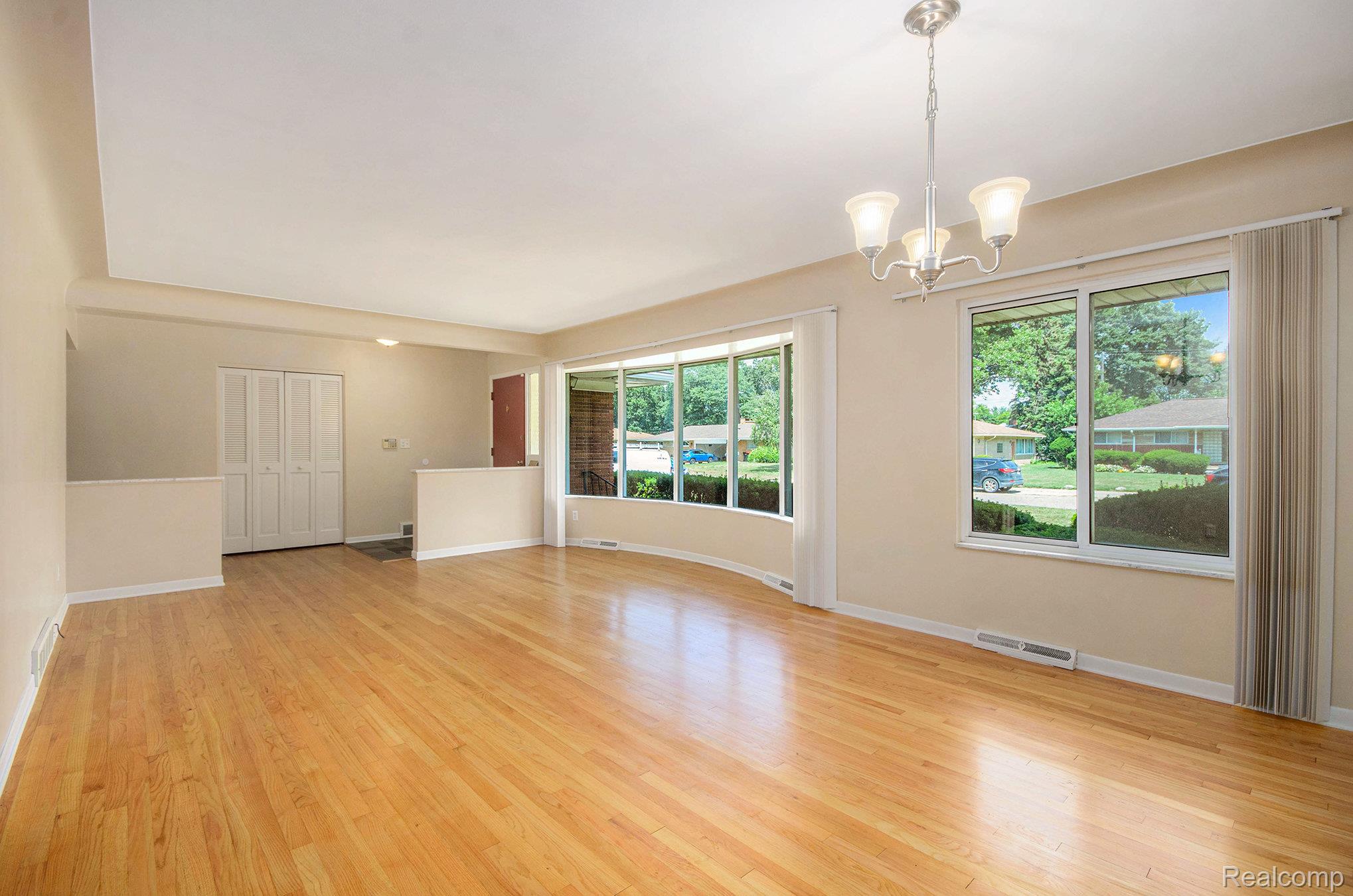18319 Greenwald Drive Property Photo 6