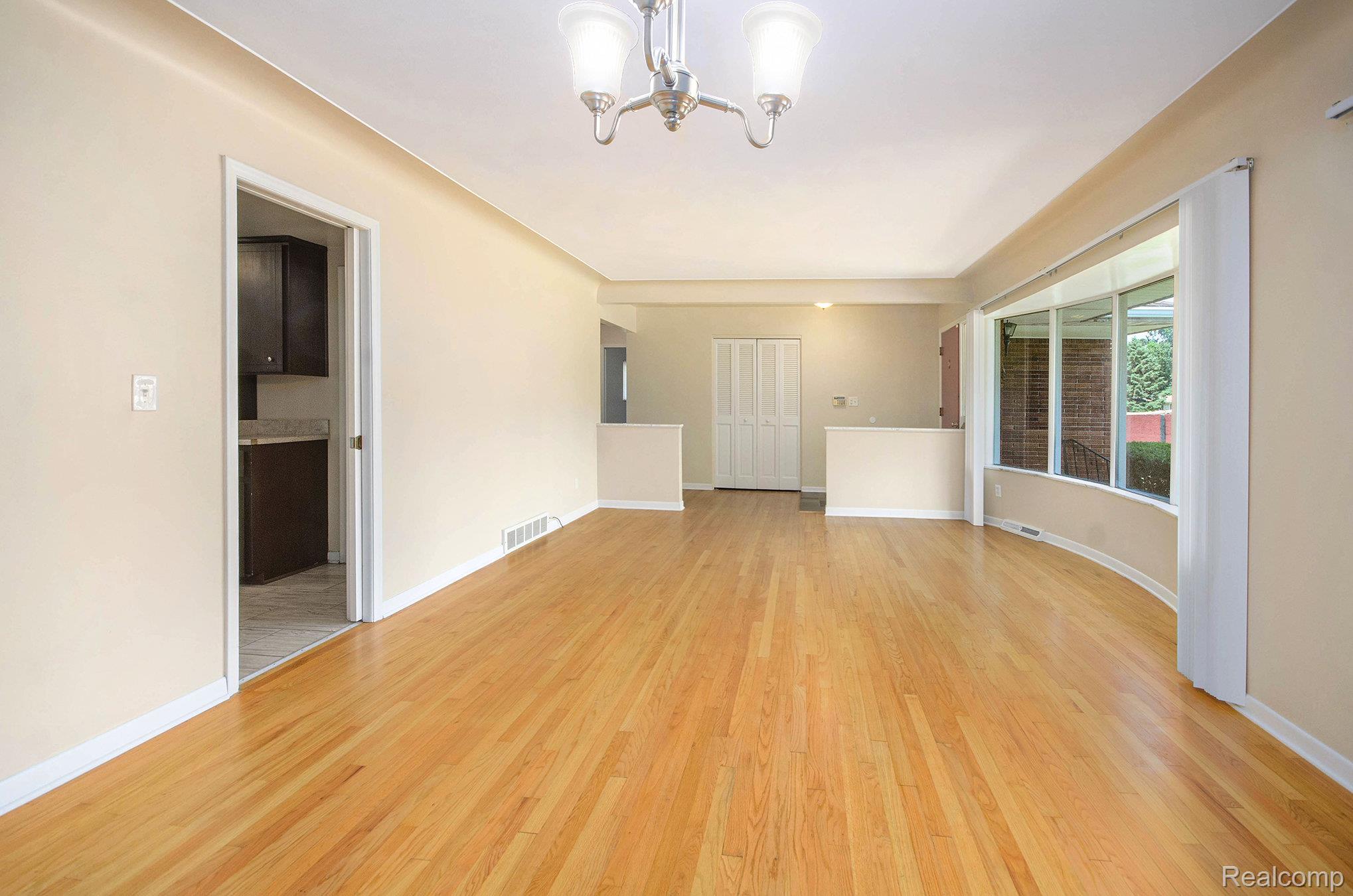 18319 Greenwald Drive Property Photo 7