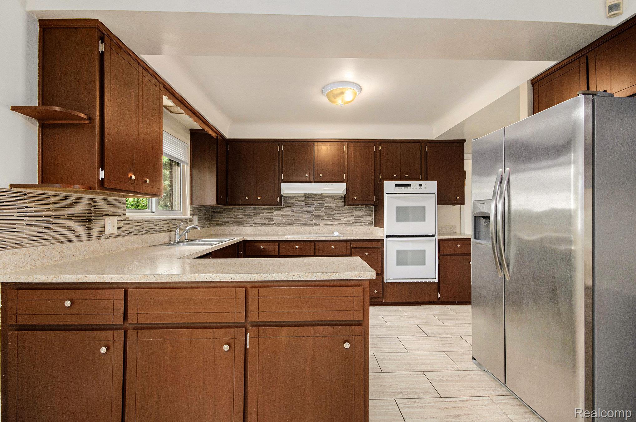 18319 Greenwald Drive Property Photo 8