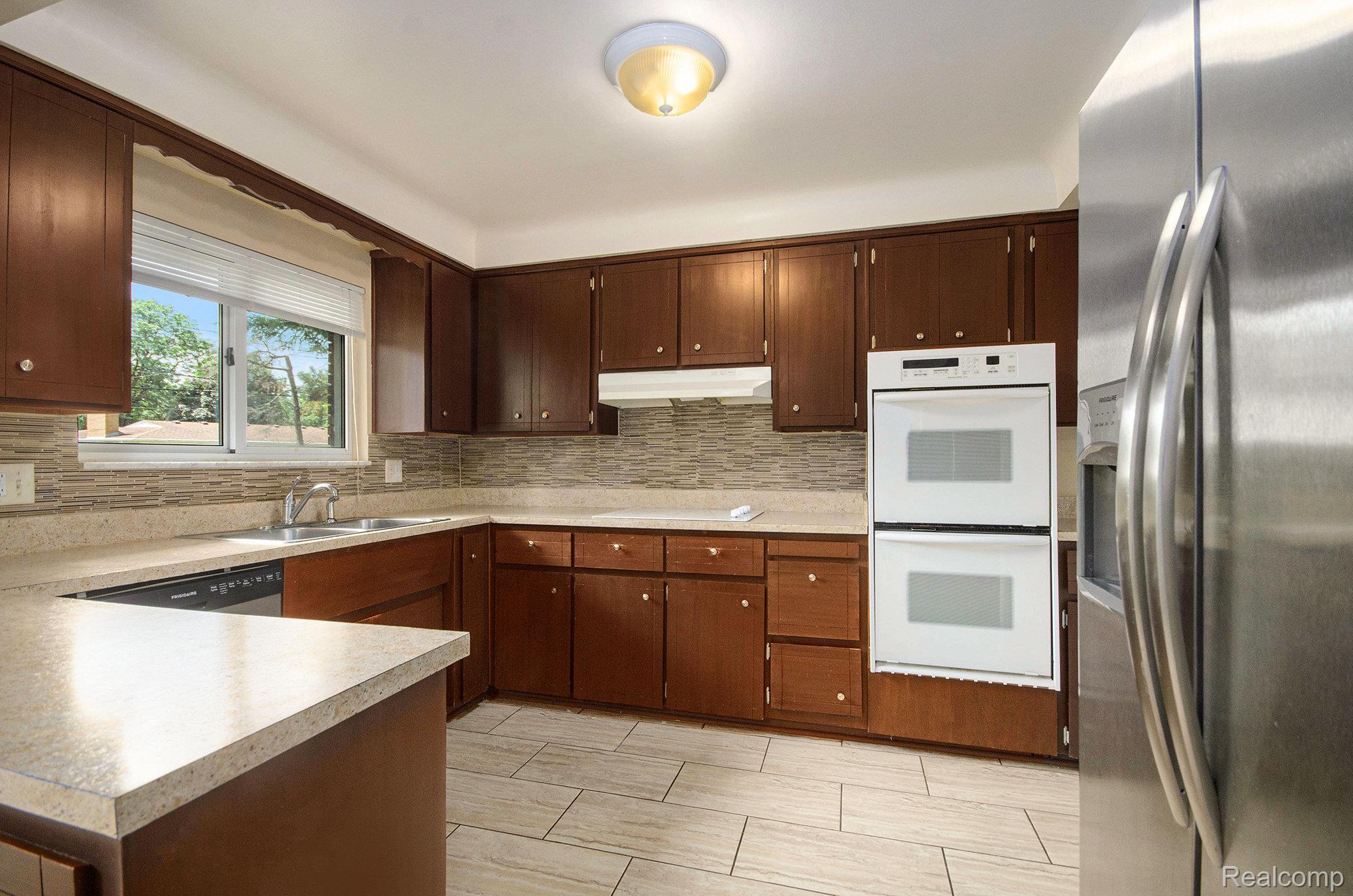 18319 Greenwald Drive Property Photo 10