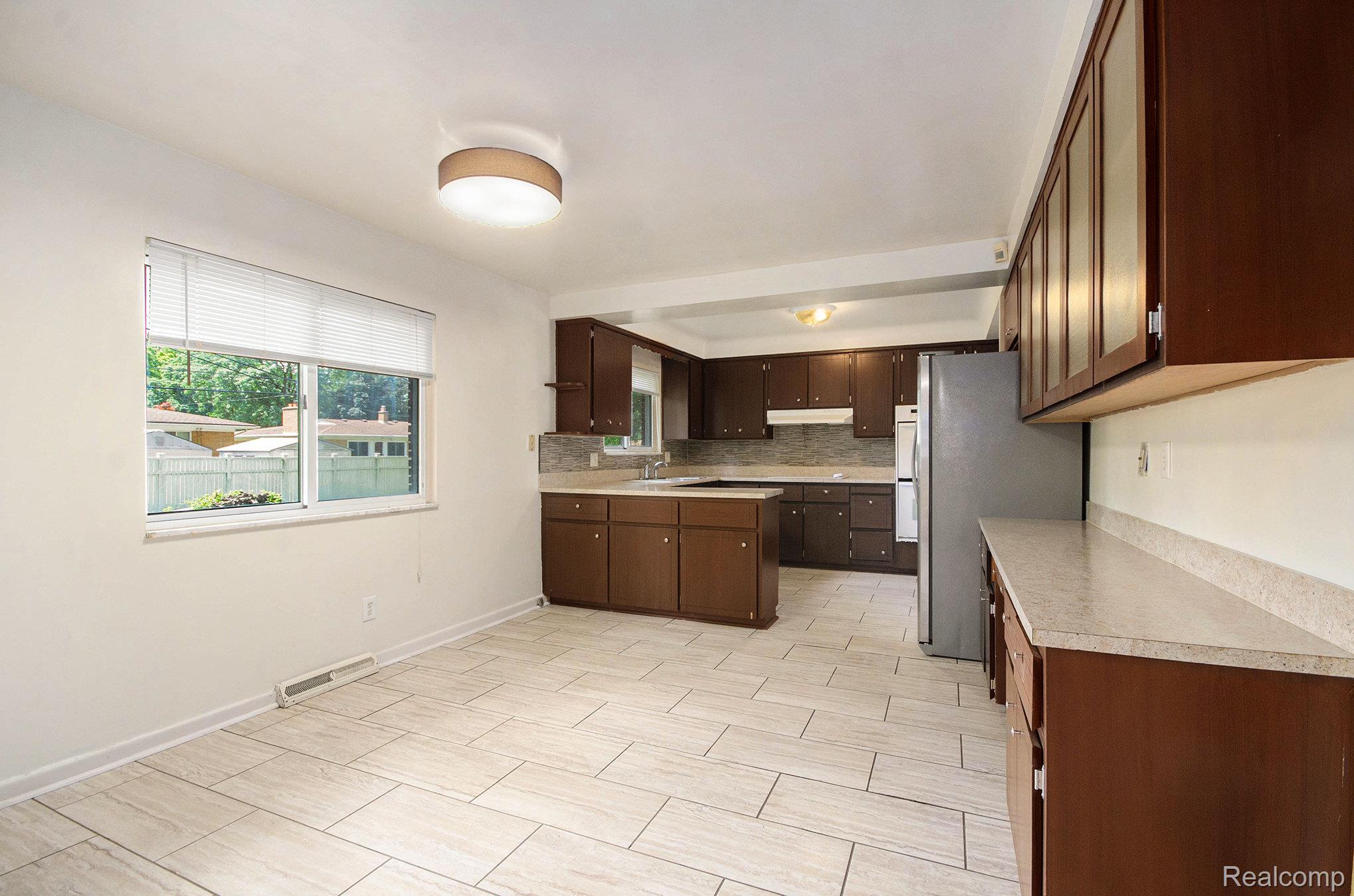 18319 Greenwald Drive Property Photo 11