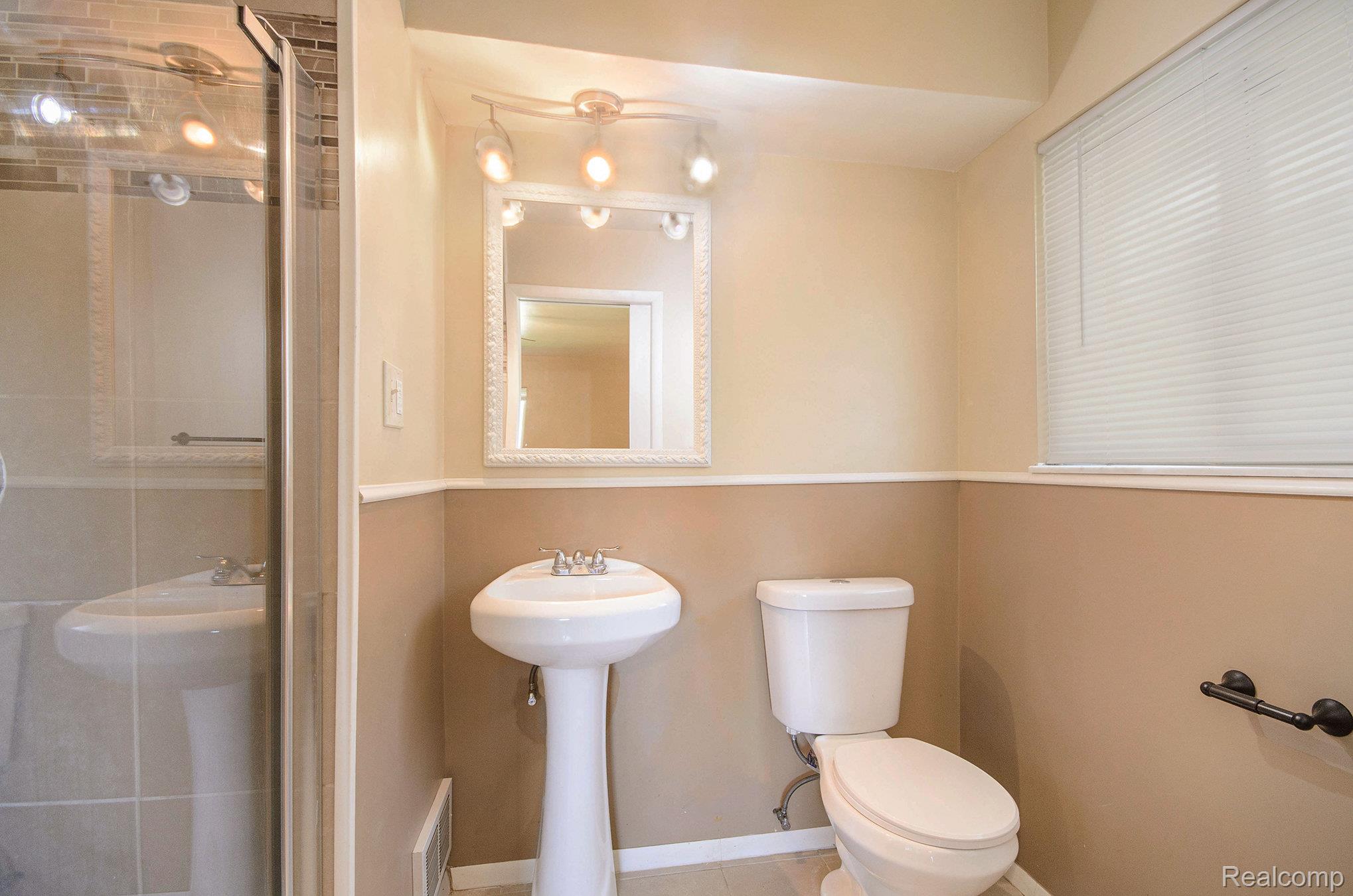 18319 Greenwald Drive Property Photo 15