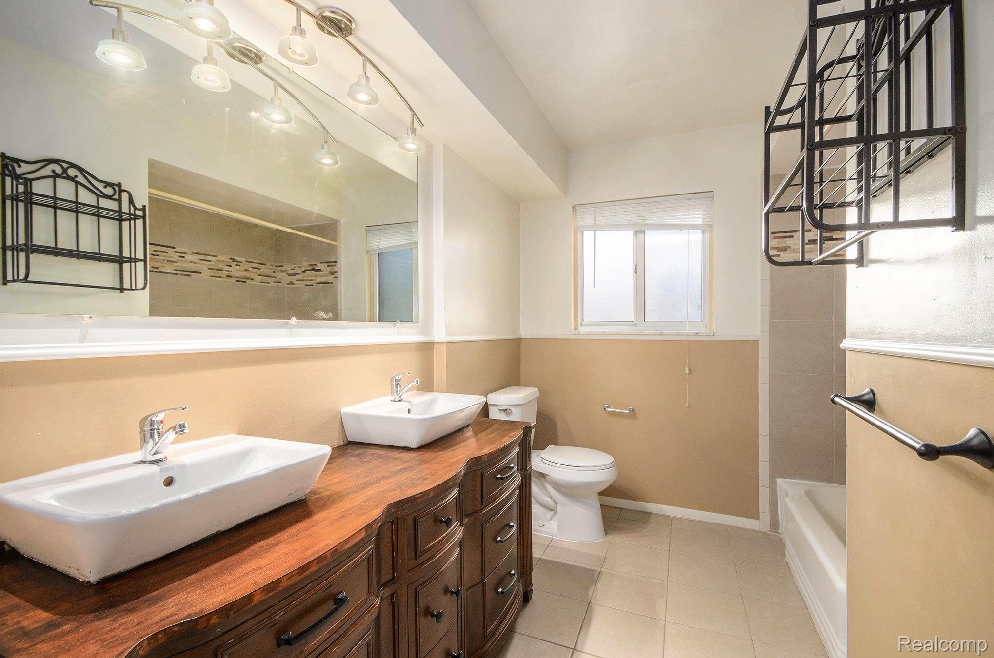 18319 Greenwald Drive Property Photo 18