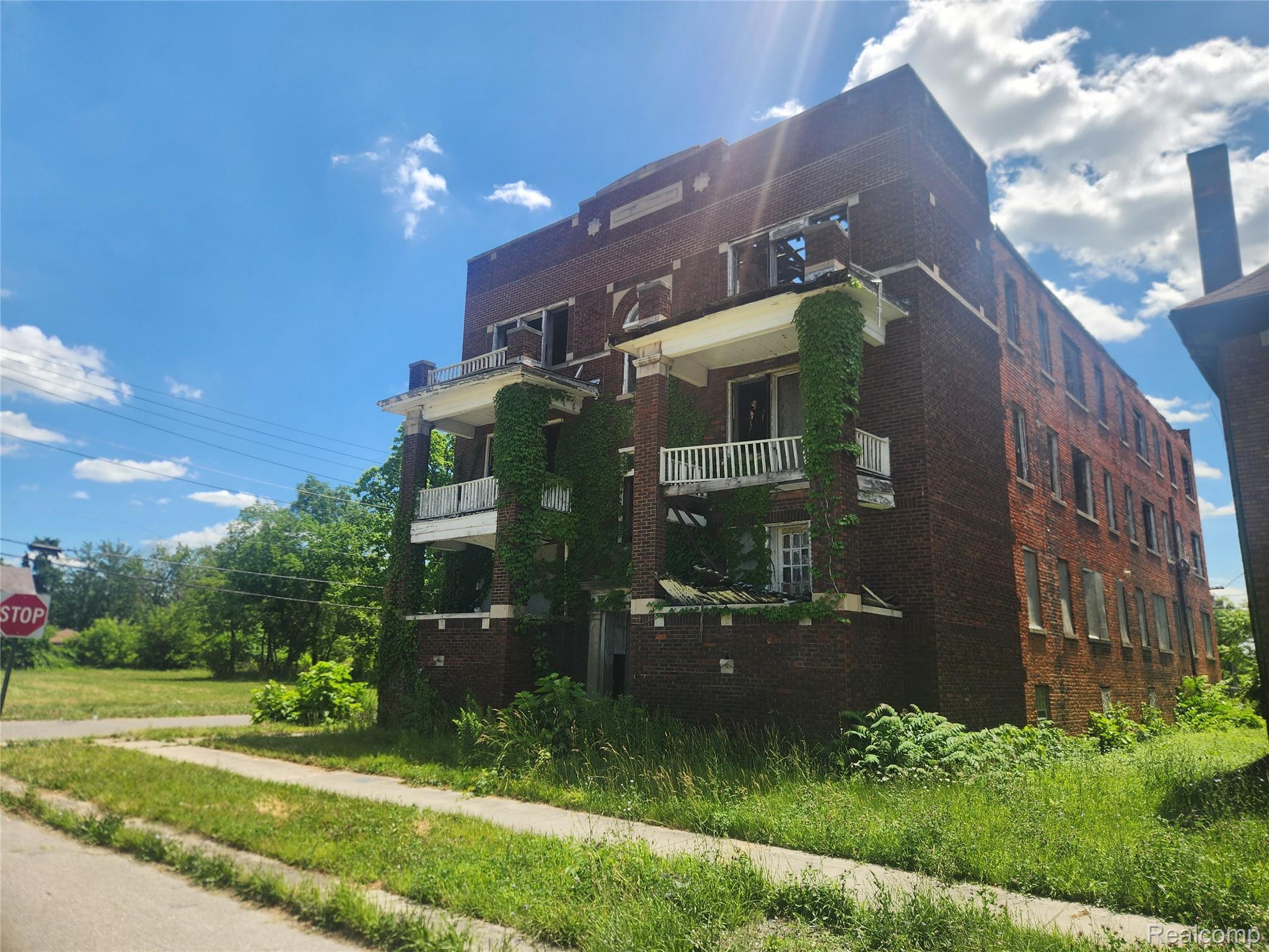 2903 Montgomery Street Property Photo 2
