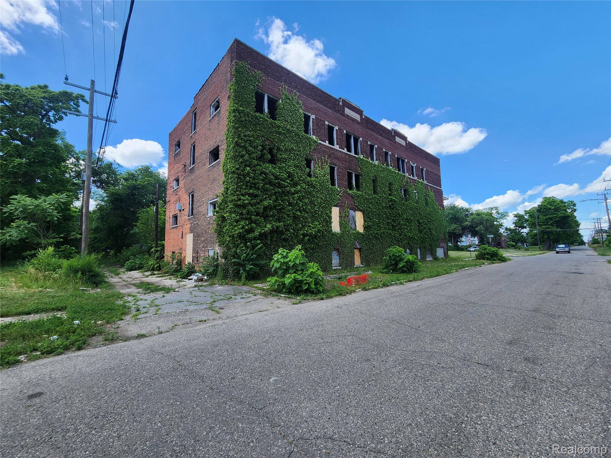 2903 Montgomery Street Property Photo 5