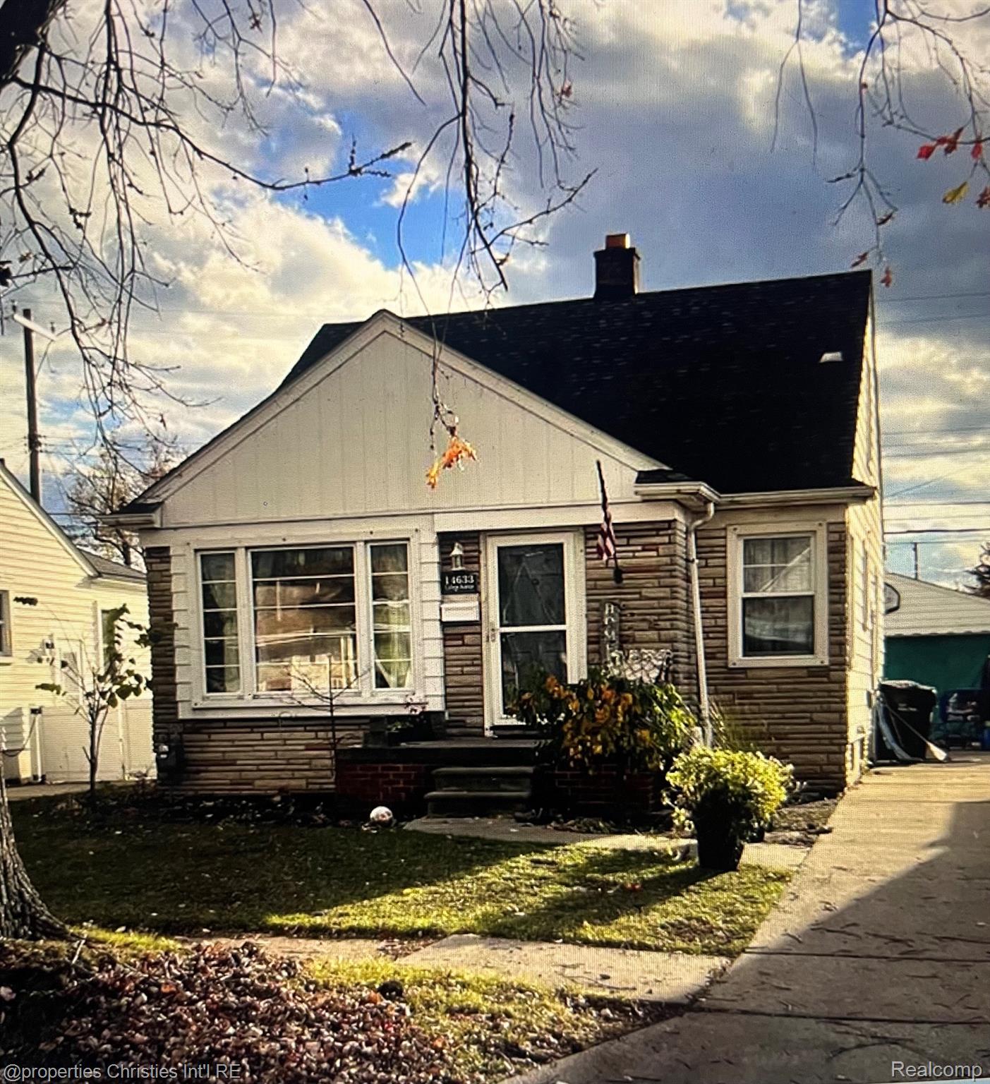 14633 College Avenue Property Photo 1