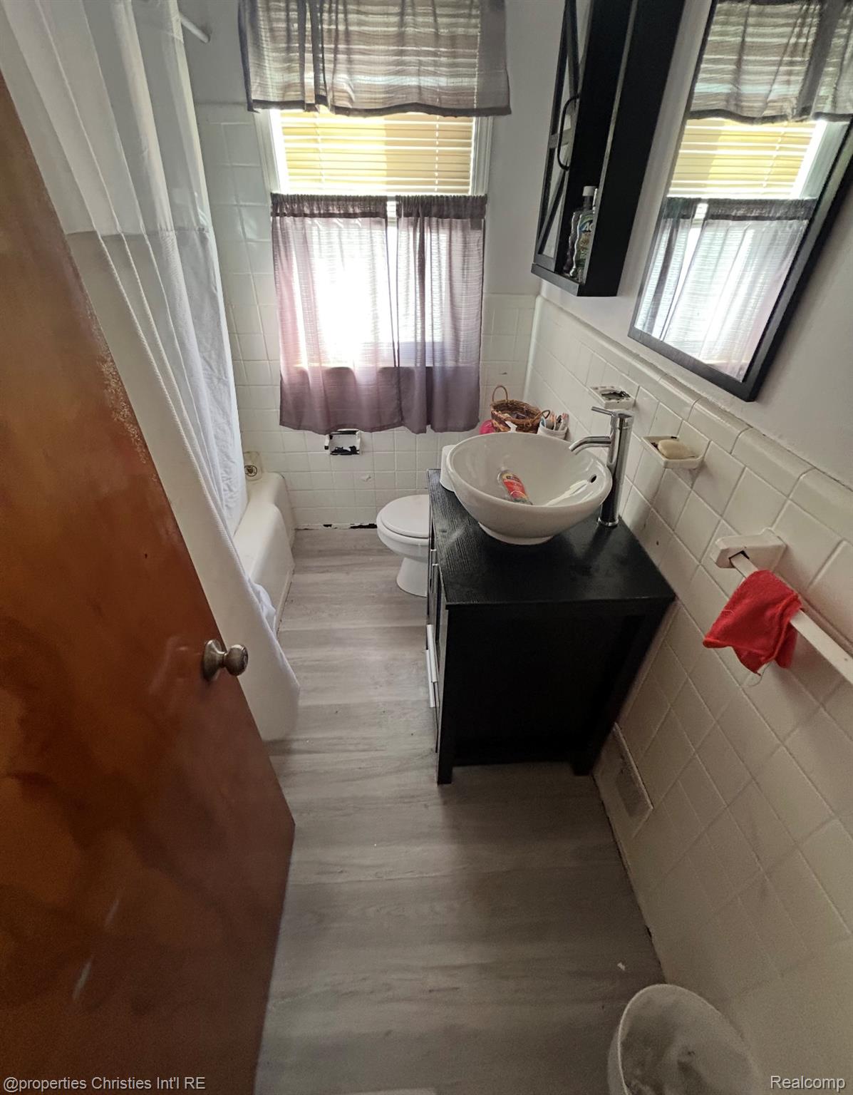 14633 College Avenue Property Photo 3
