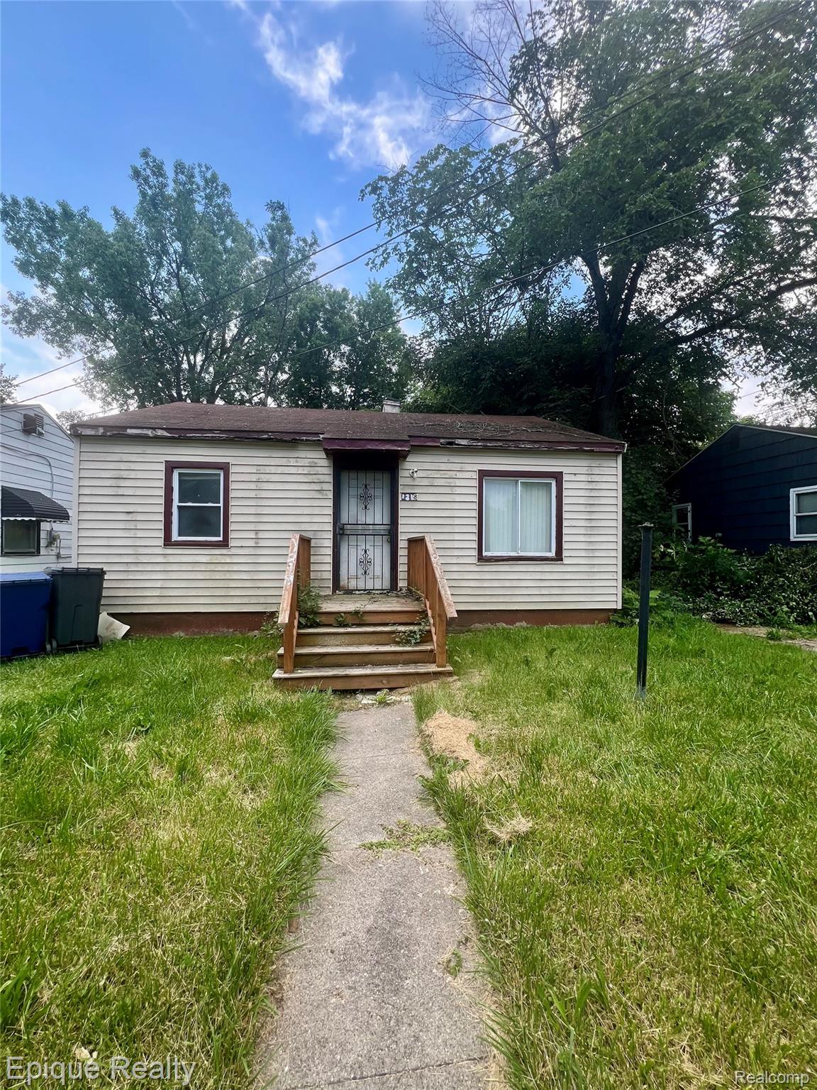 1218 E Piper Avenue Property Photo 1