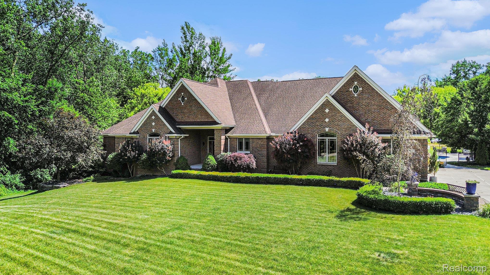 8670 Country Manor Drive Property Photo 2