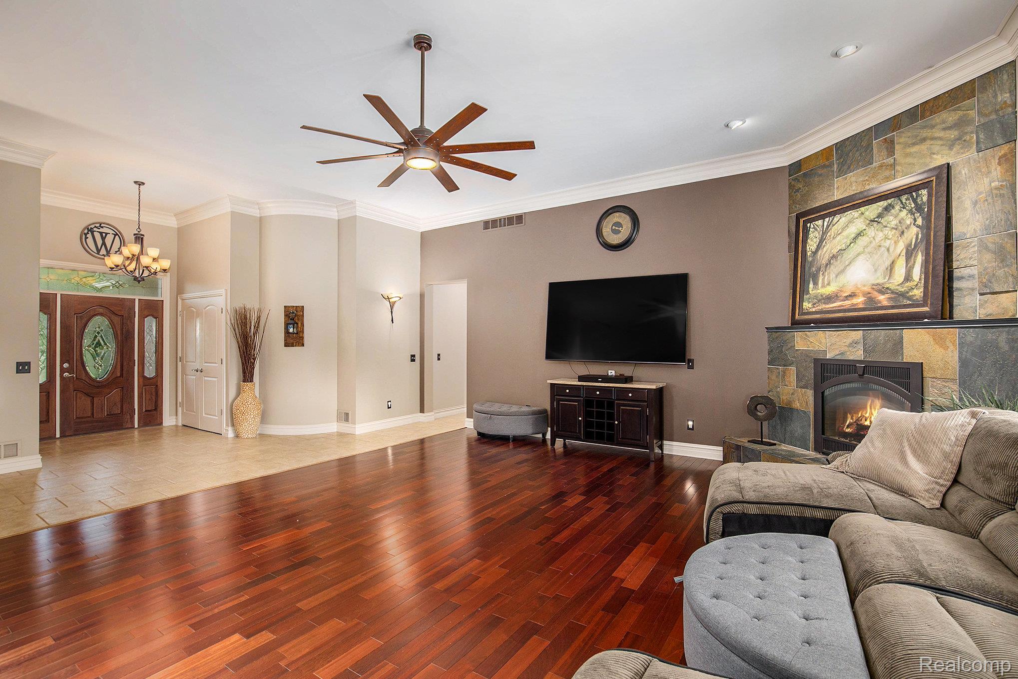 8670 Country Manor Drive Property Photo 4