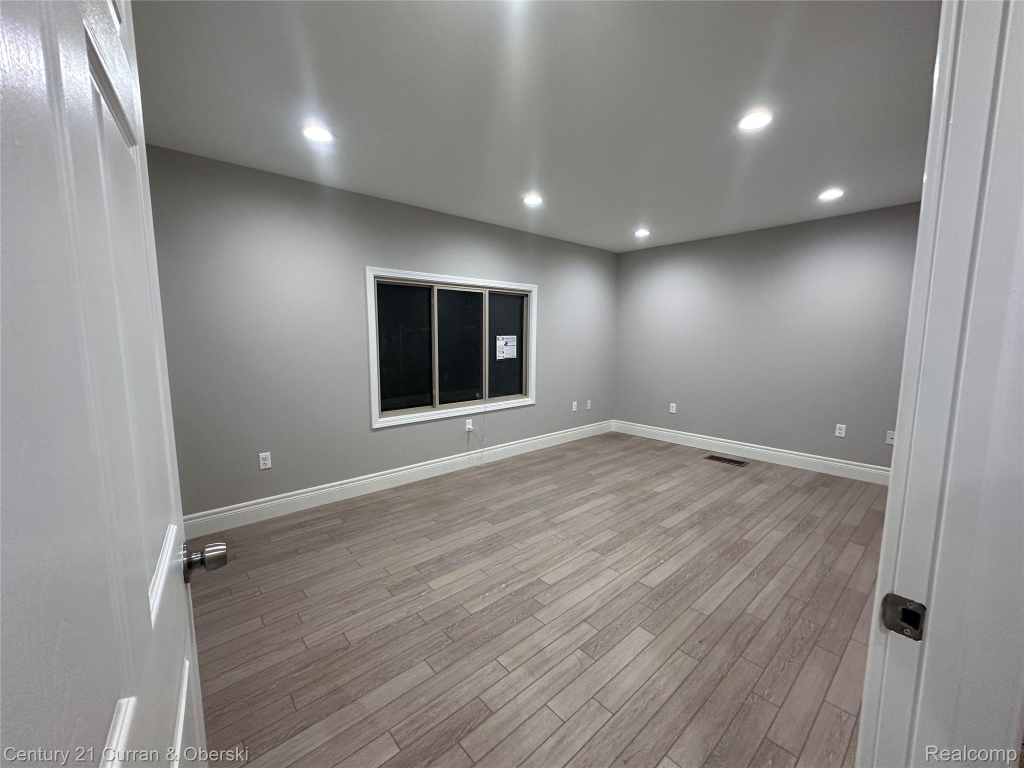23140 W 8 Mile Road Property Photo 13