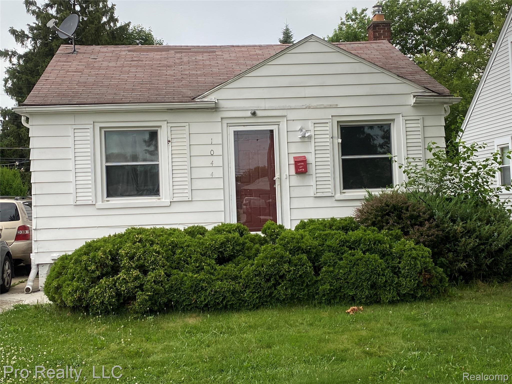 1044 Cloverlawn Avenue Property Photo 1