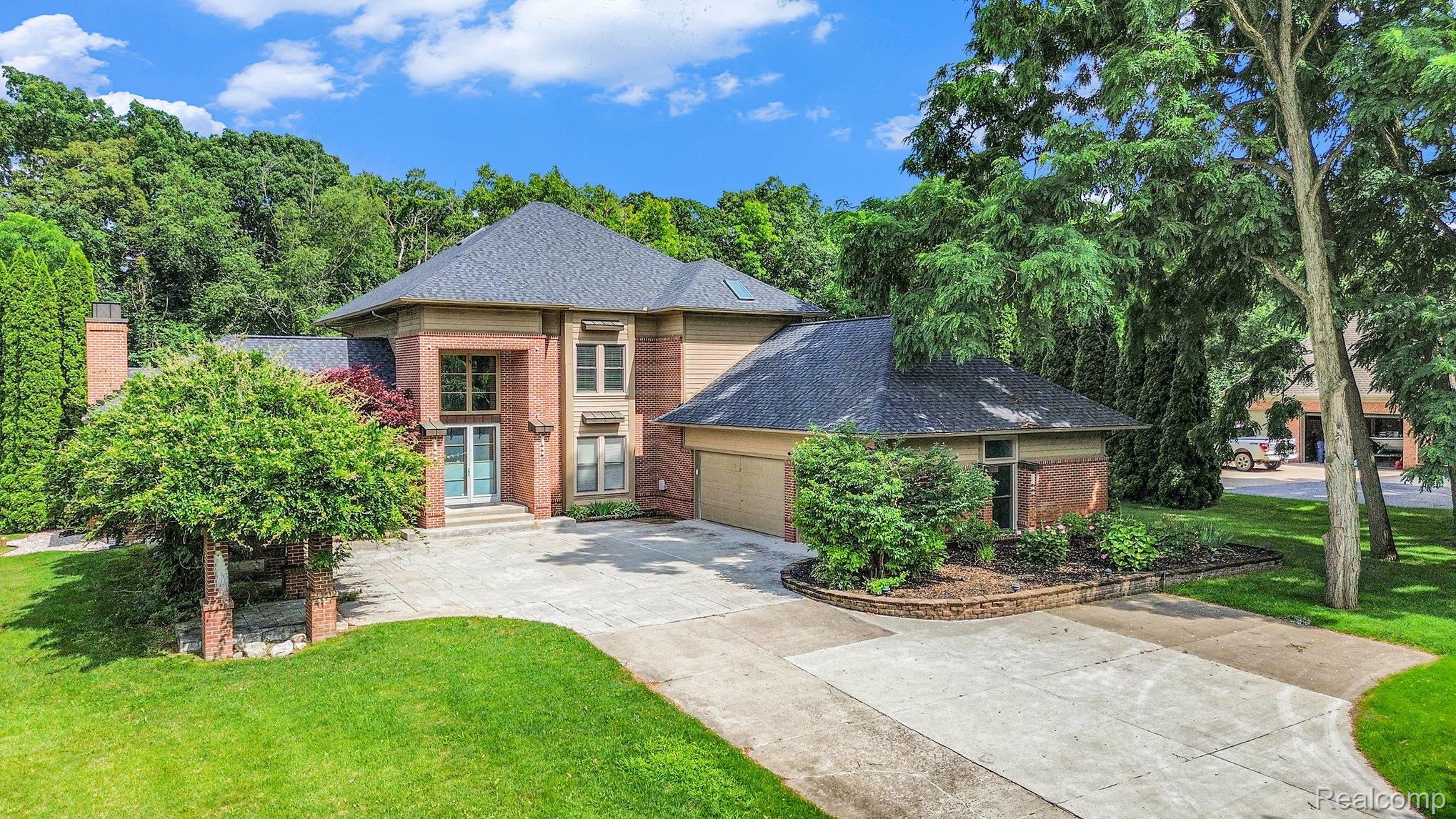 3135 Valley Oaks Drive Property Photo 1