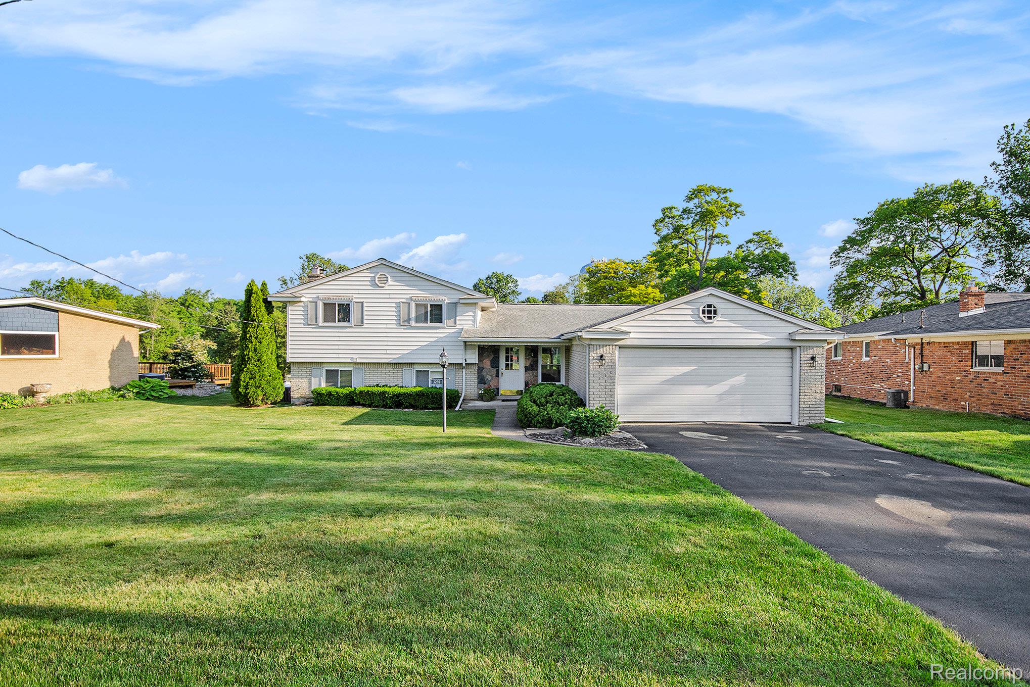 3255 Schoolhouse Drive Property Photo 1