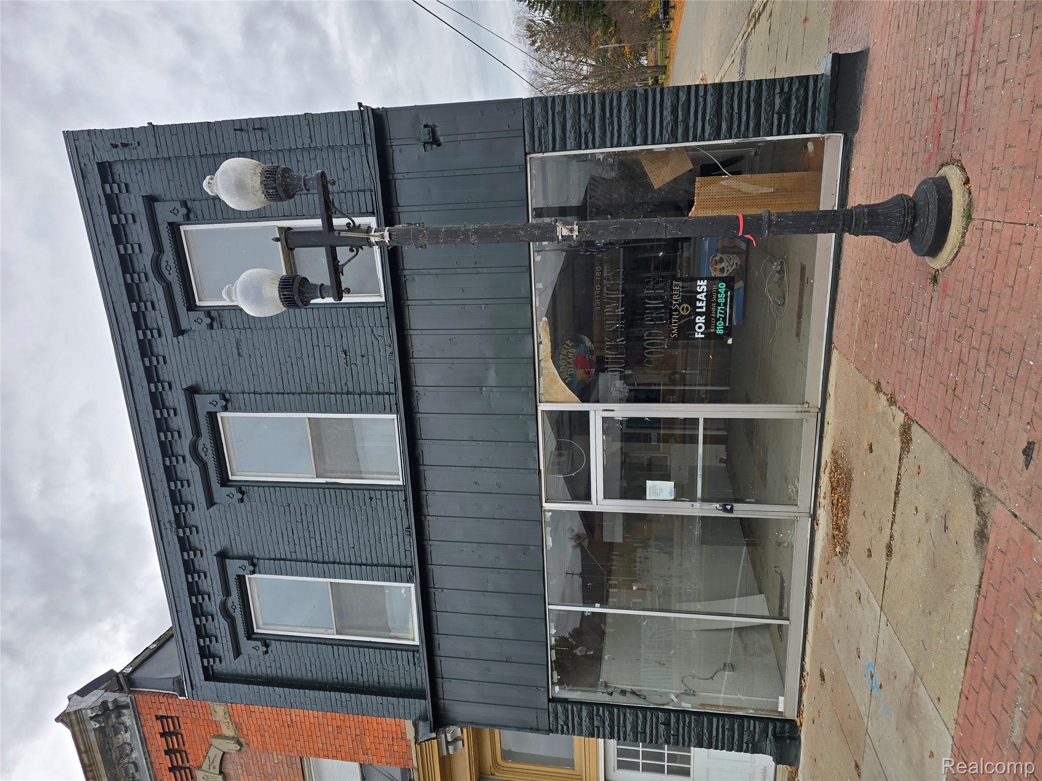 327 N Shiawassee Street Property Photo 1