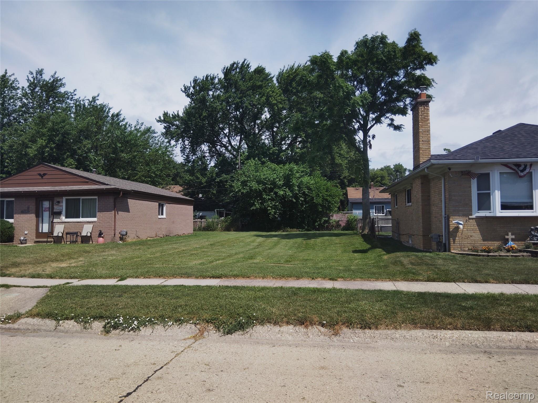 8275 Cadillac Avenue Property Photo 2