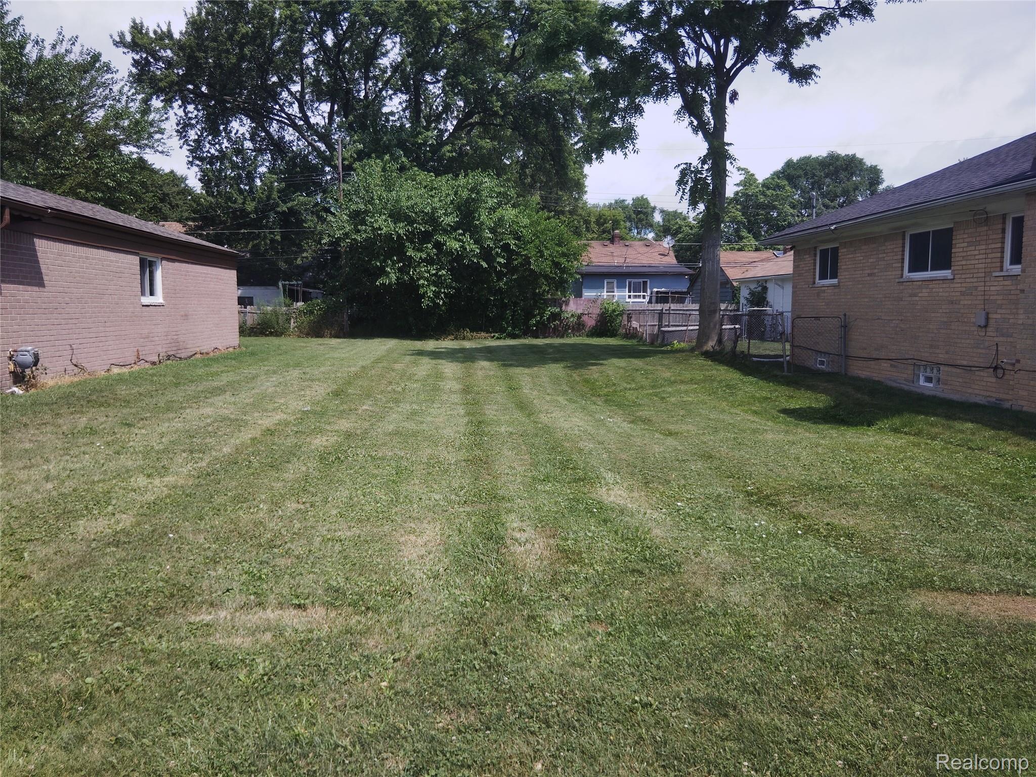 8275 Cadillac Avenue Property Photo 3