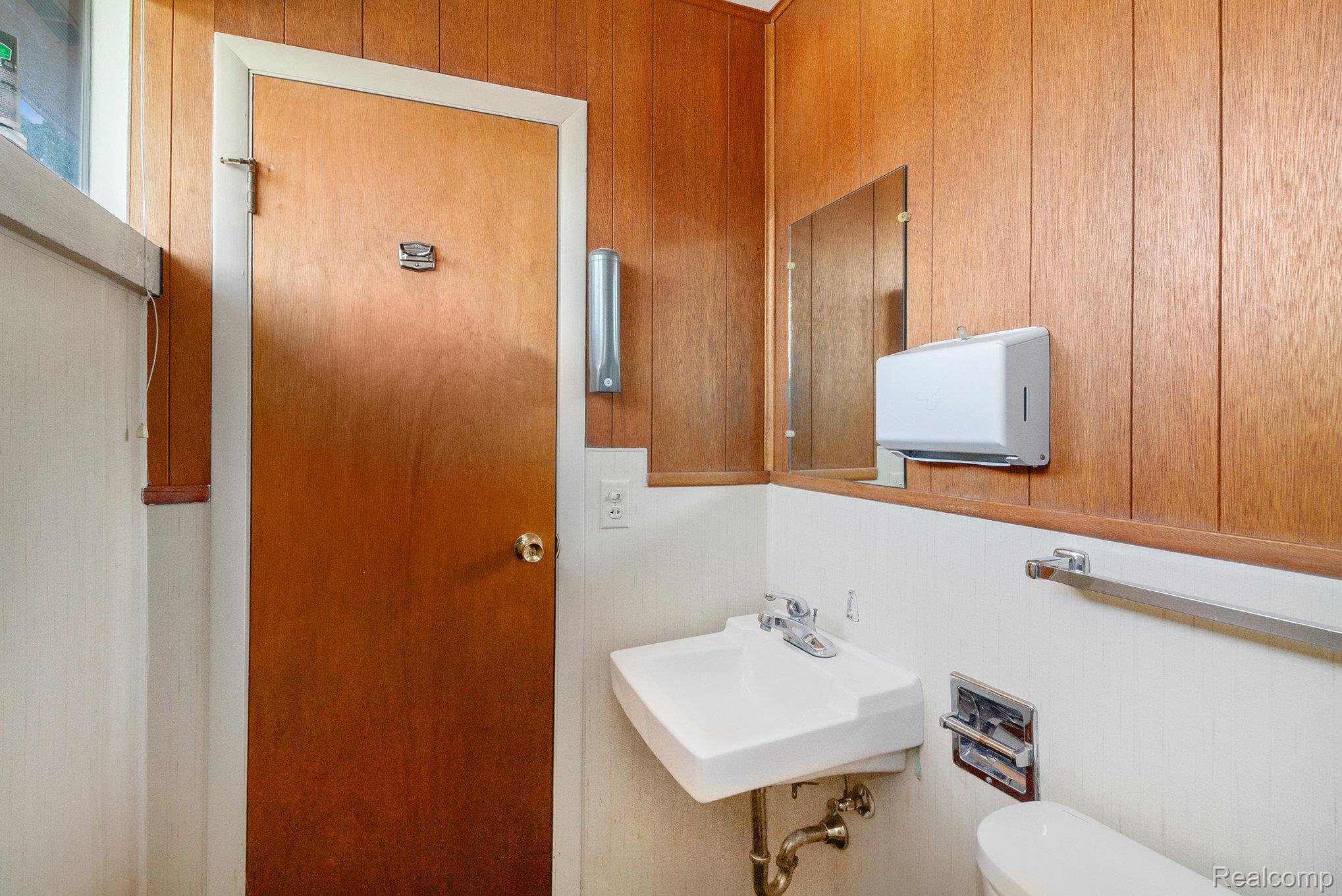 5204 Davison Road Property Photo 11