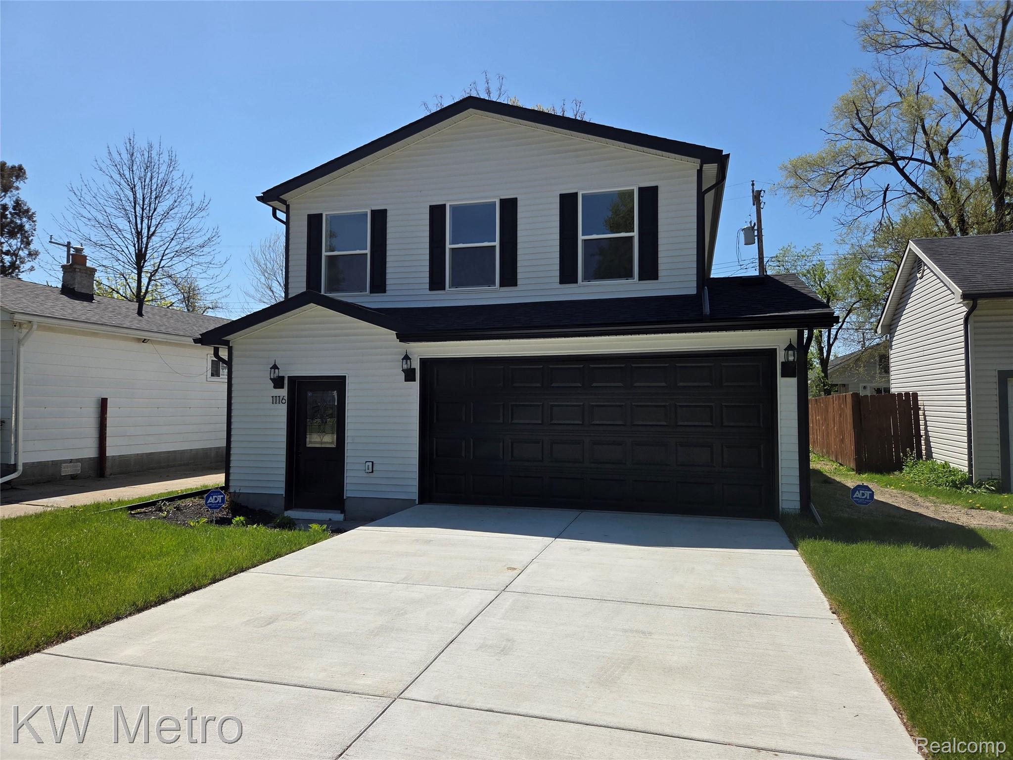 1116 E Hayes Avenue Property Photo 1