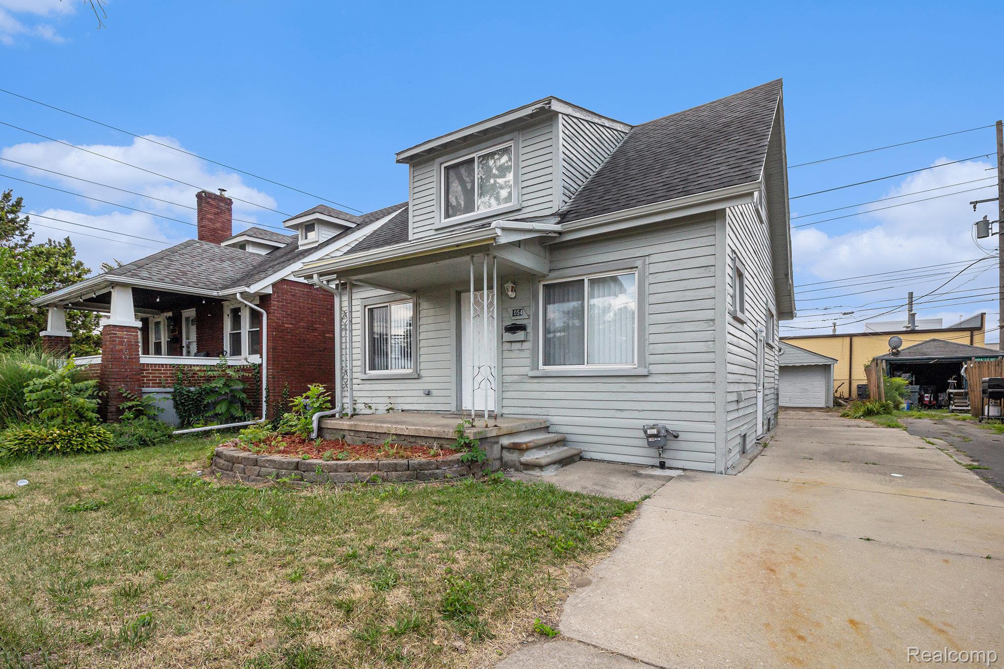 1054 E Troy Street Property Photo 2