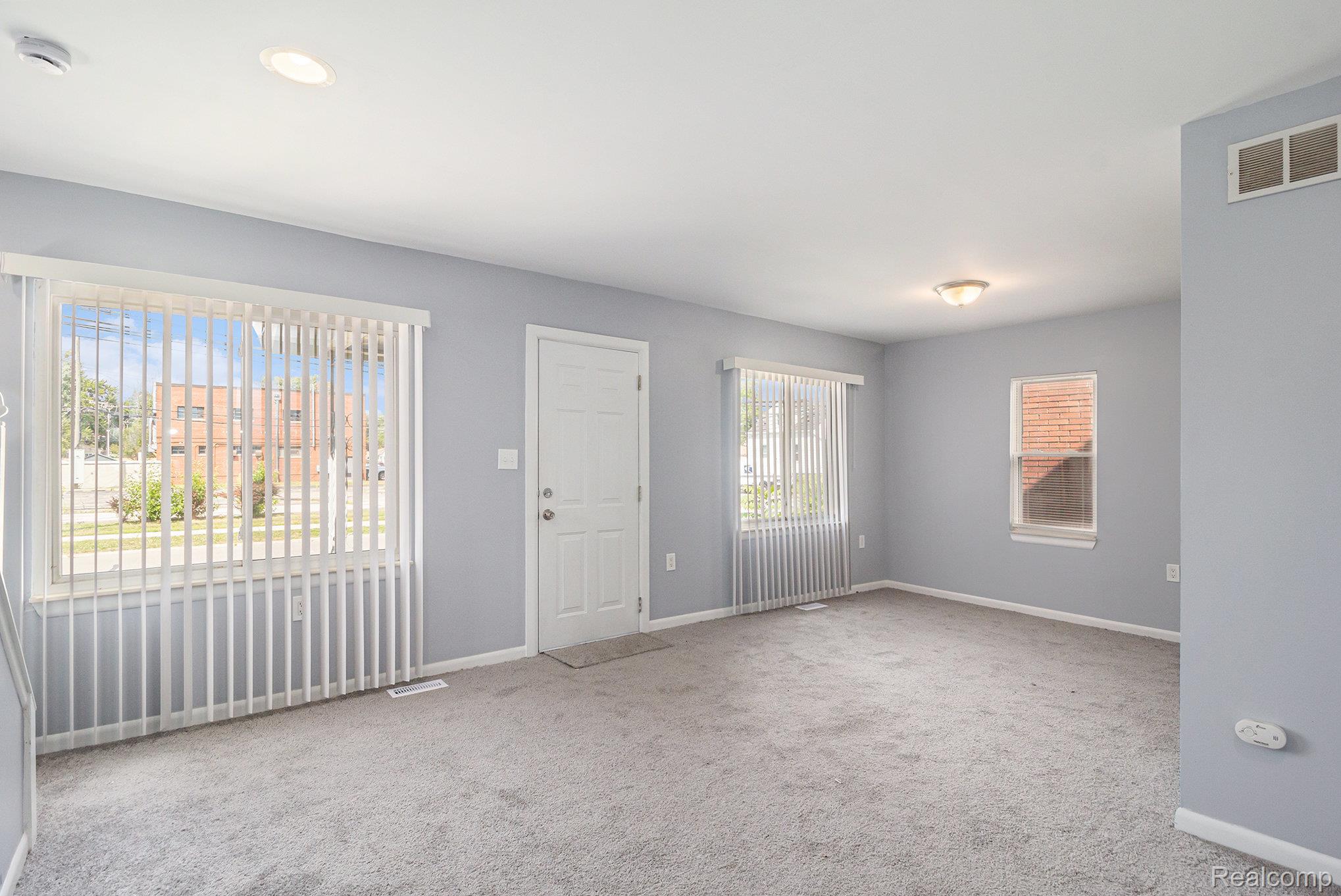1054 E Troy Street Property Photo 4