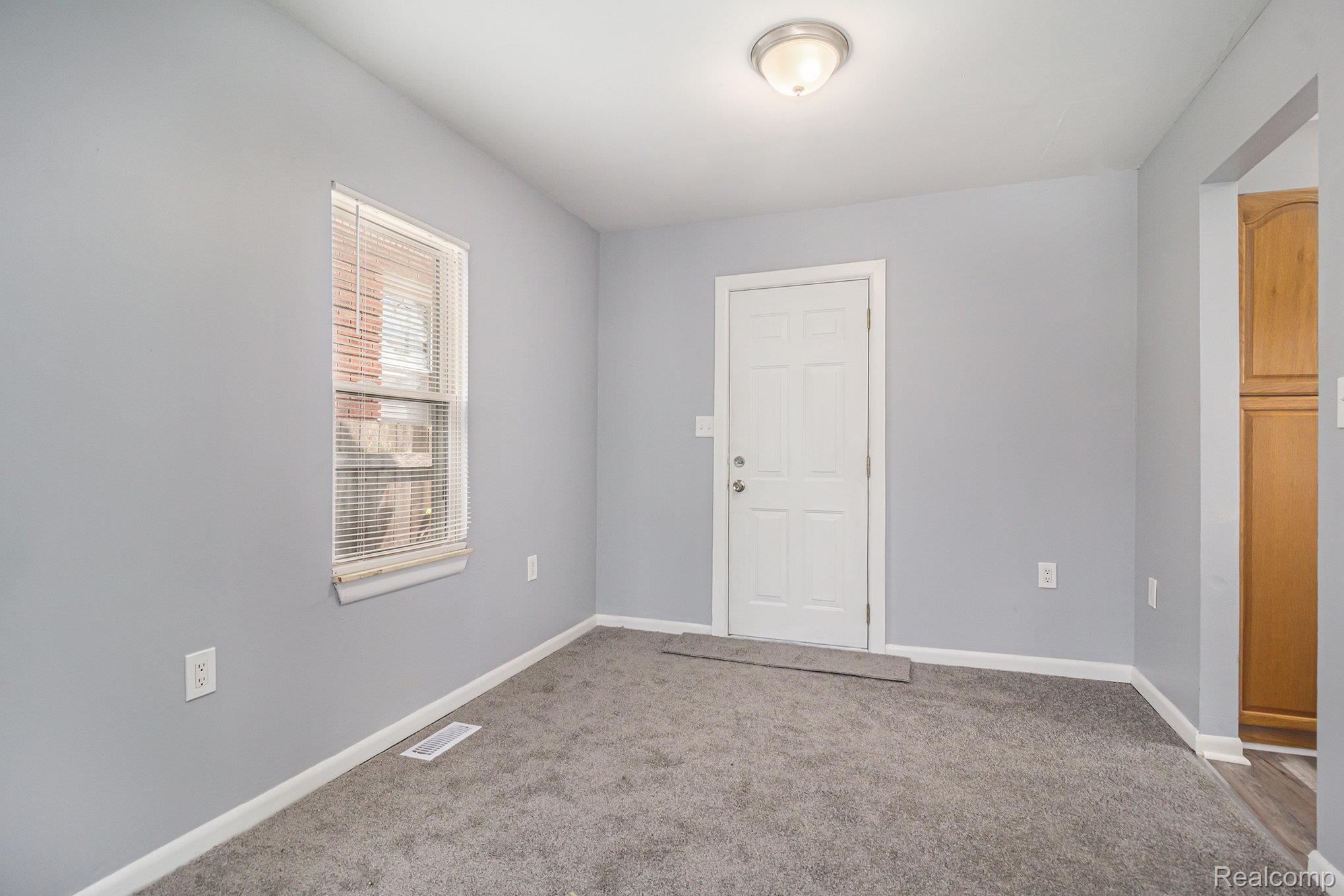 1054 E Troy Street Property Photo 8
