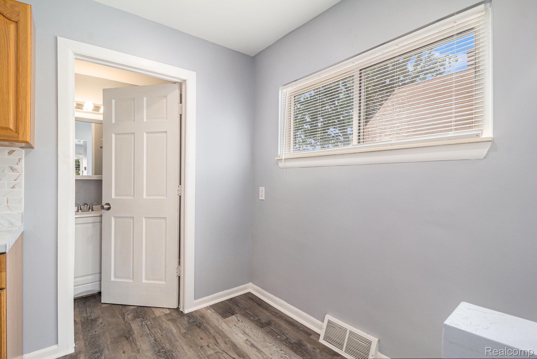 1054 E Troy Street Property Photo 12