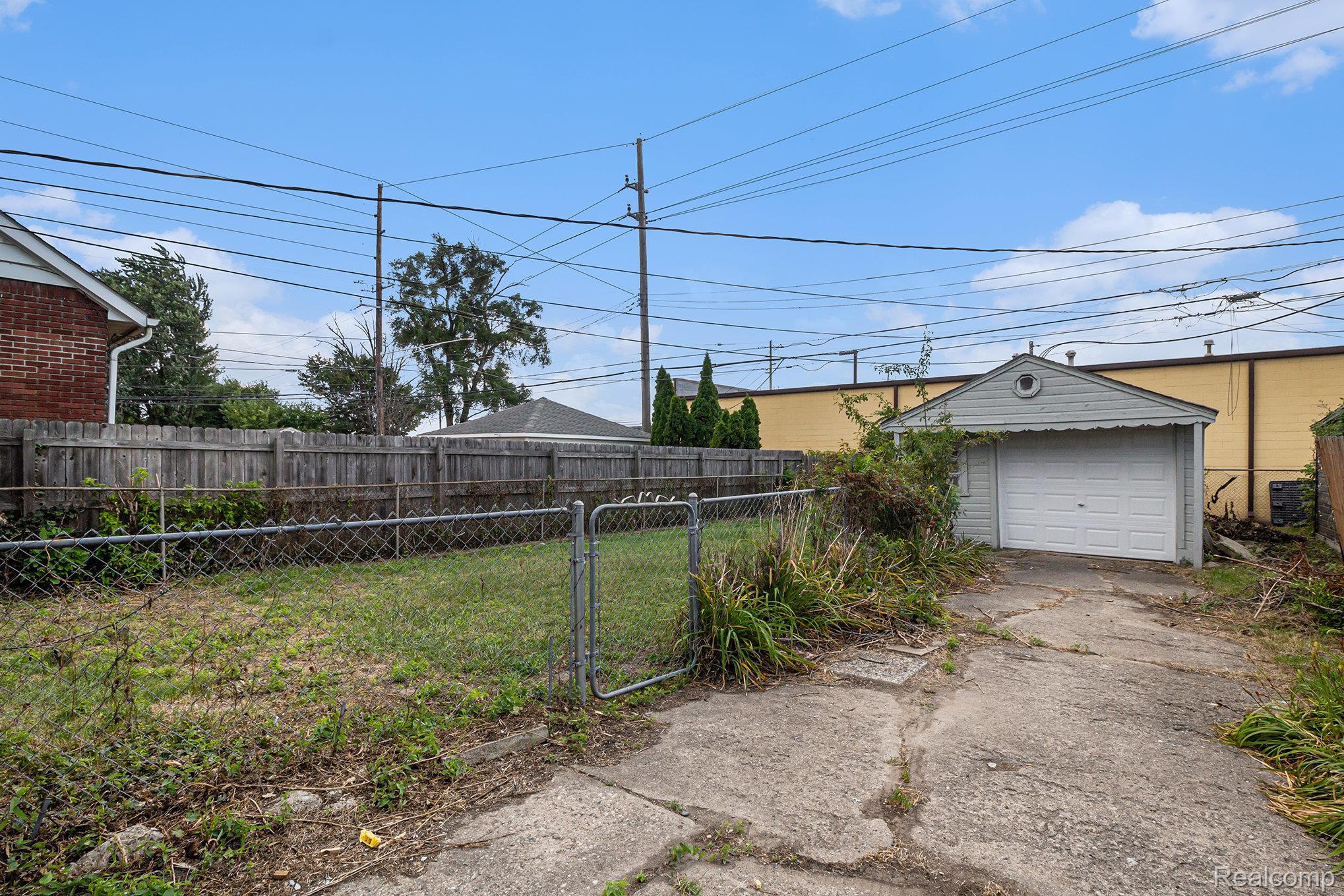 1054 E Troy Street Property Photo 22