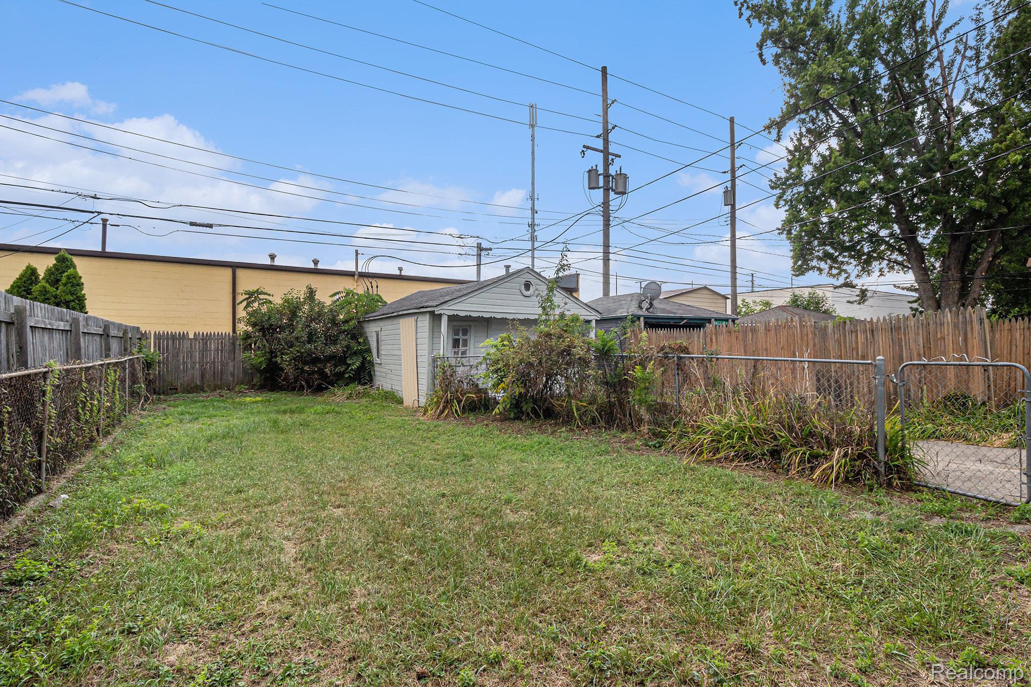 1054 E Troy Street Property Photo 24
