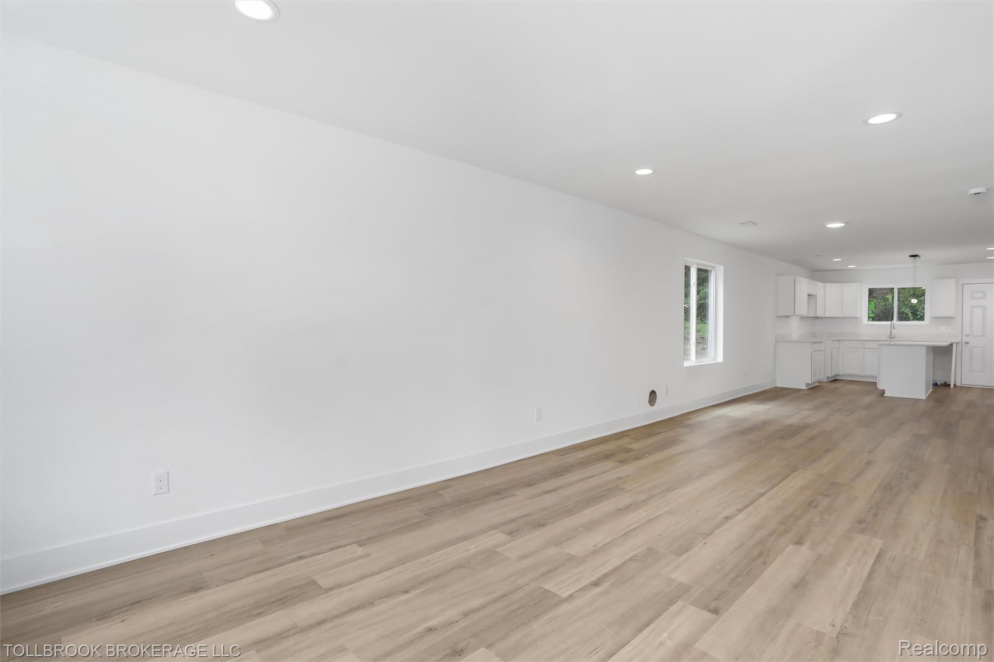 57 N. Roselawn Property Photo 8