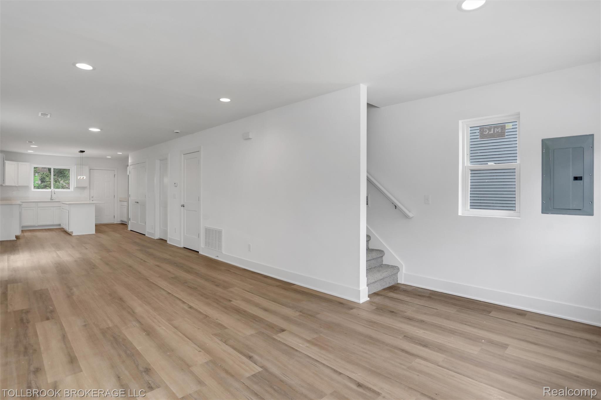 57 N. Roselawn Property Photo 9