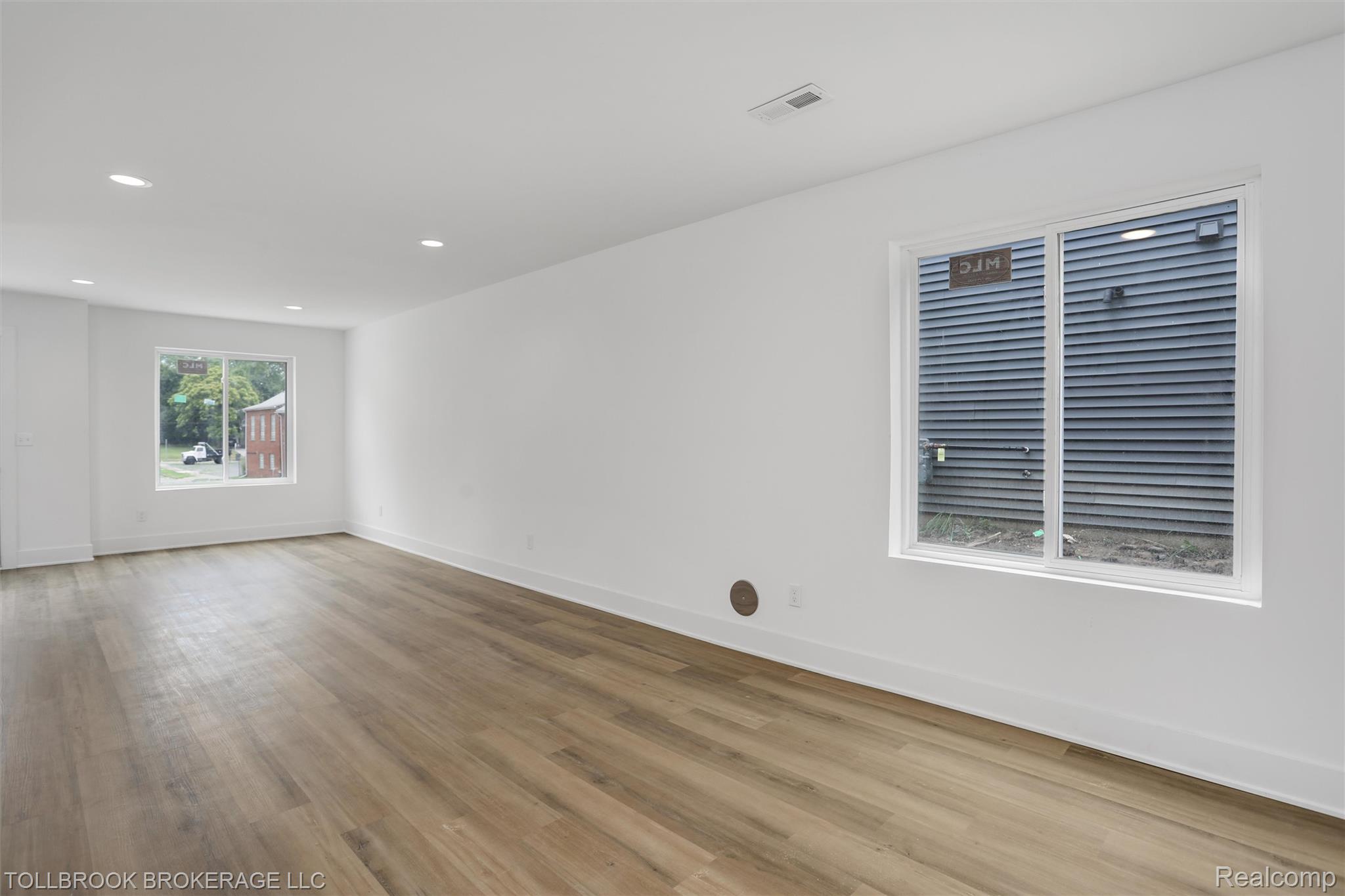 57 N. Roselawn Property Photo 10