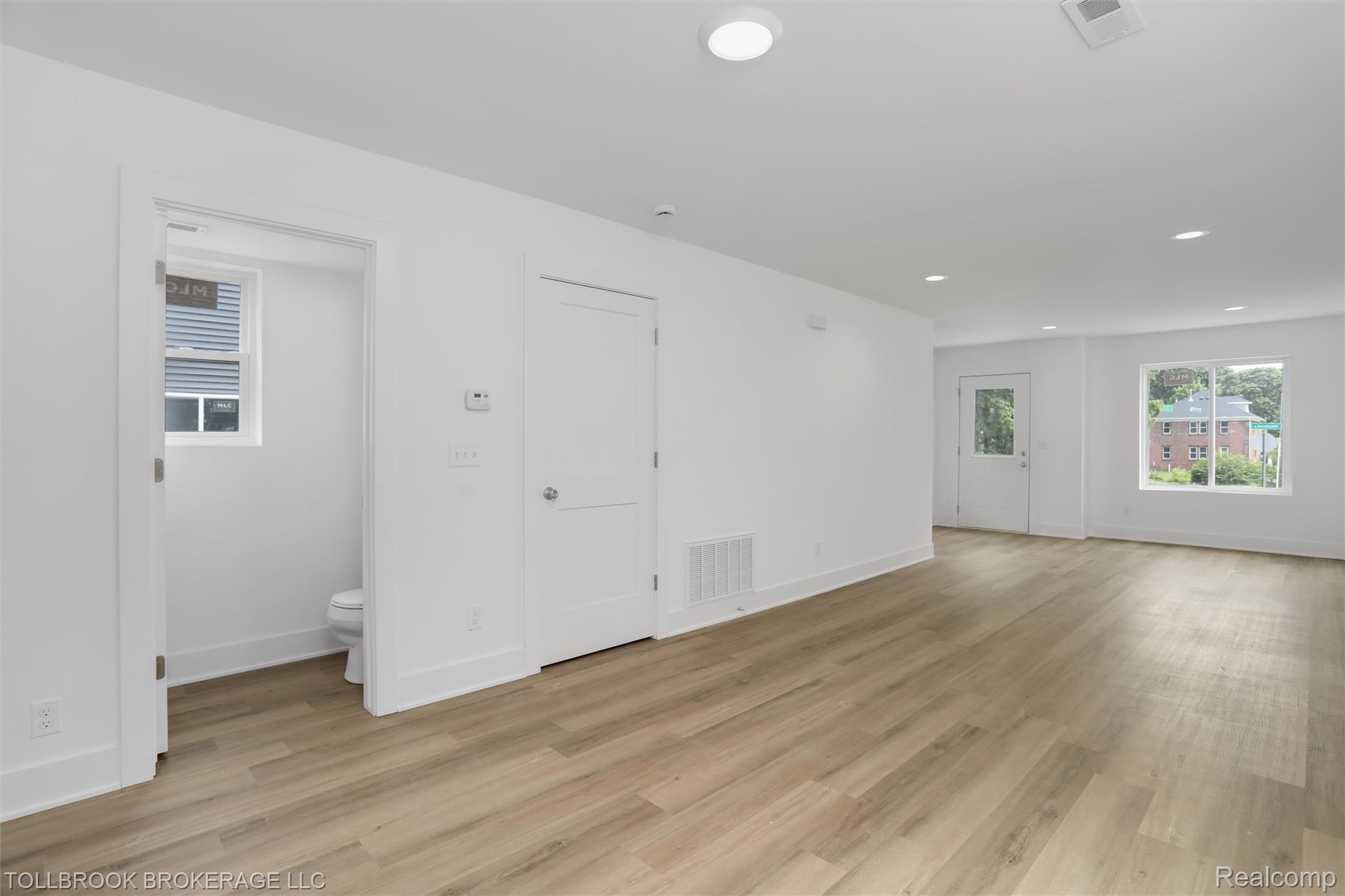 57 N. Roselawn Property Photo 11
