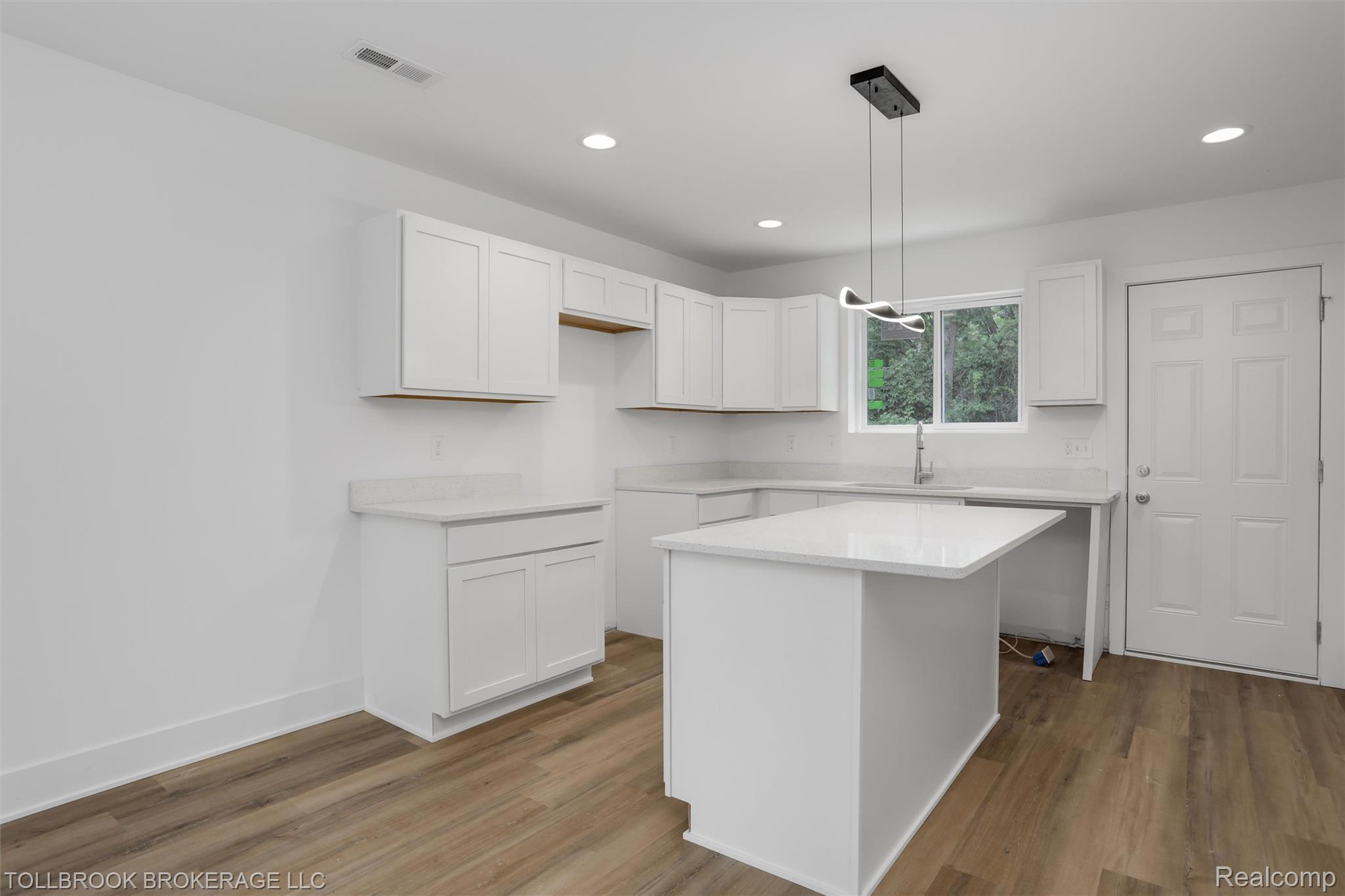 57 N. Roselawn Property Photo 13