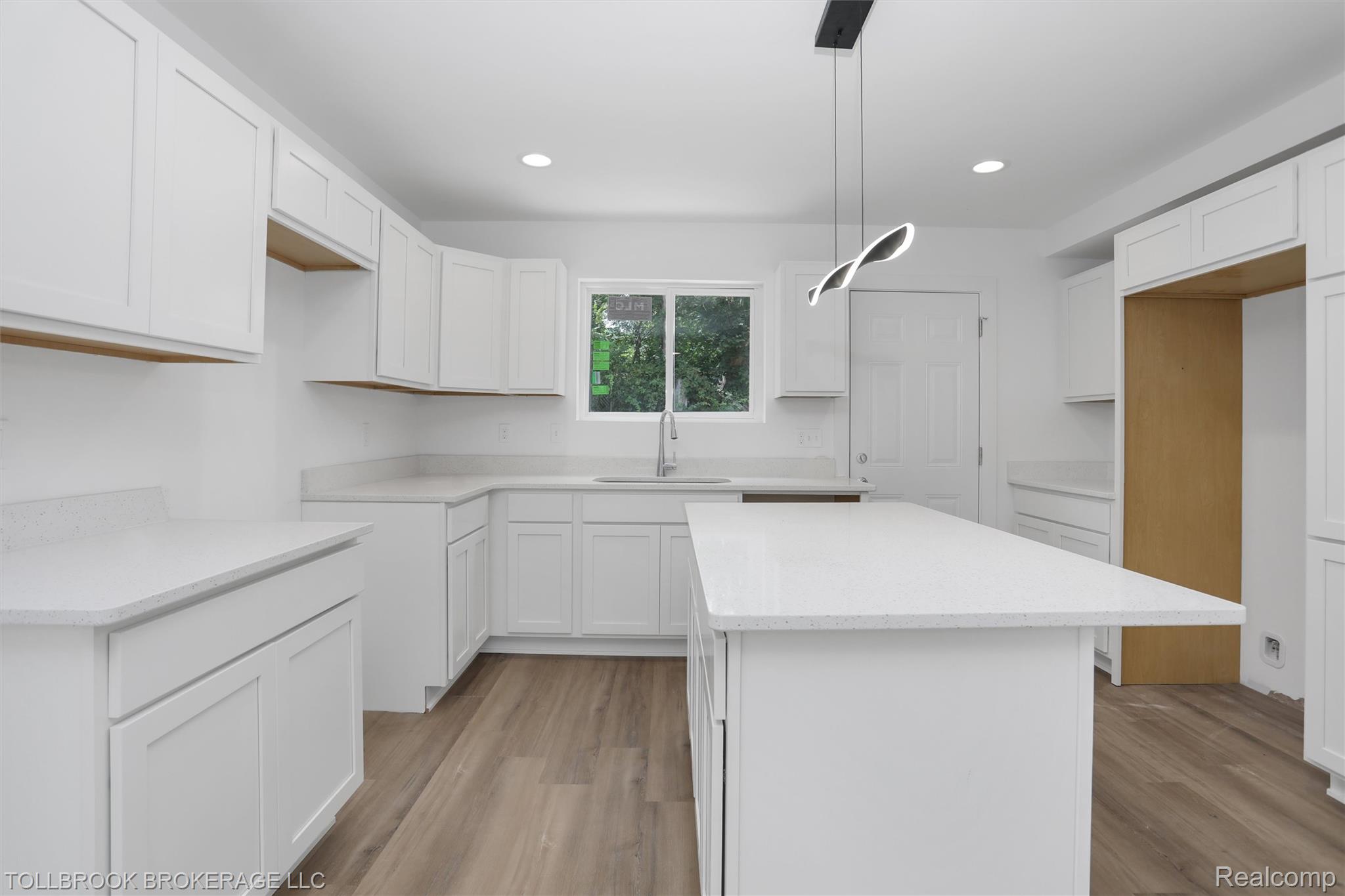 57 N. Roselawn Property Photo 14
