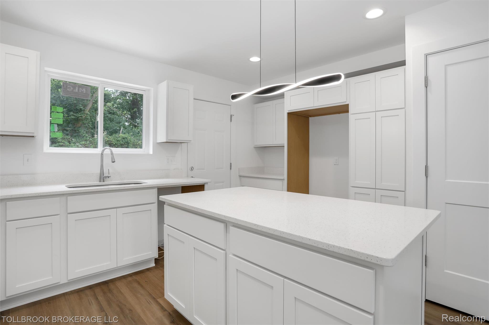57 N. Roselawn Property Photo 15