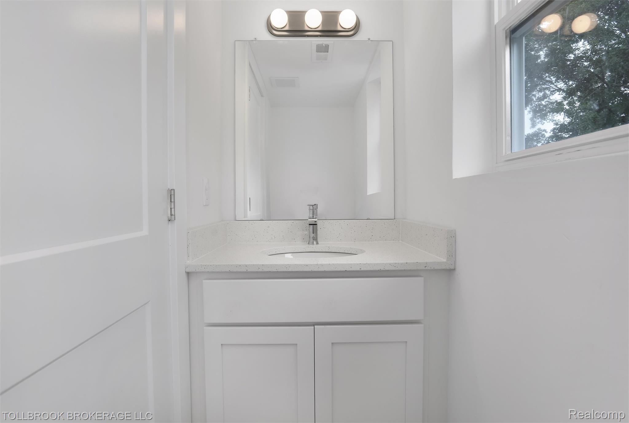 57 N. Roselawn Property Photo 17