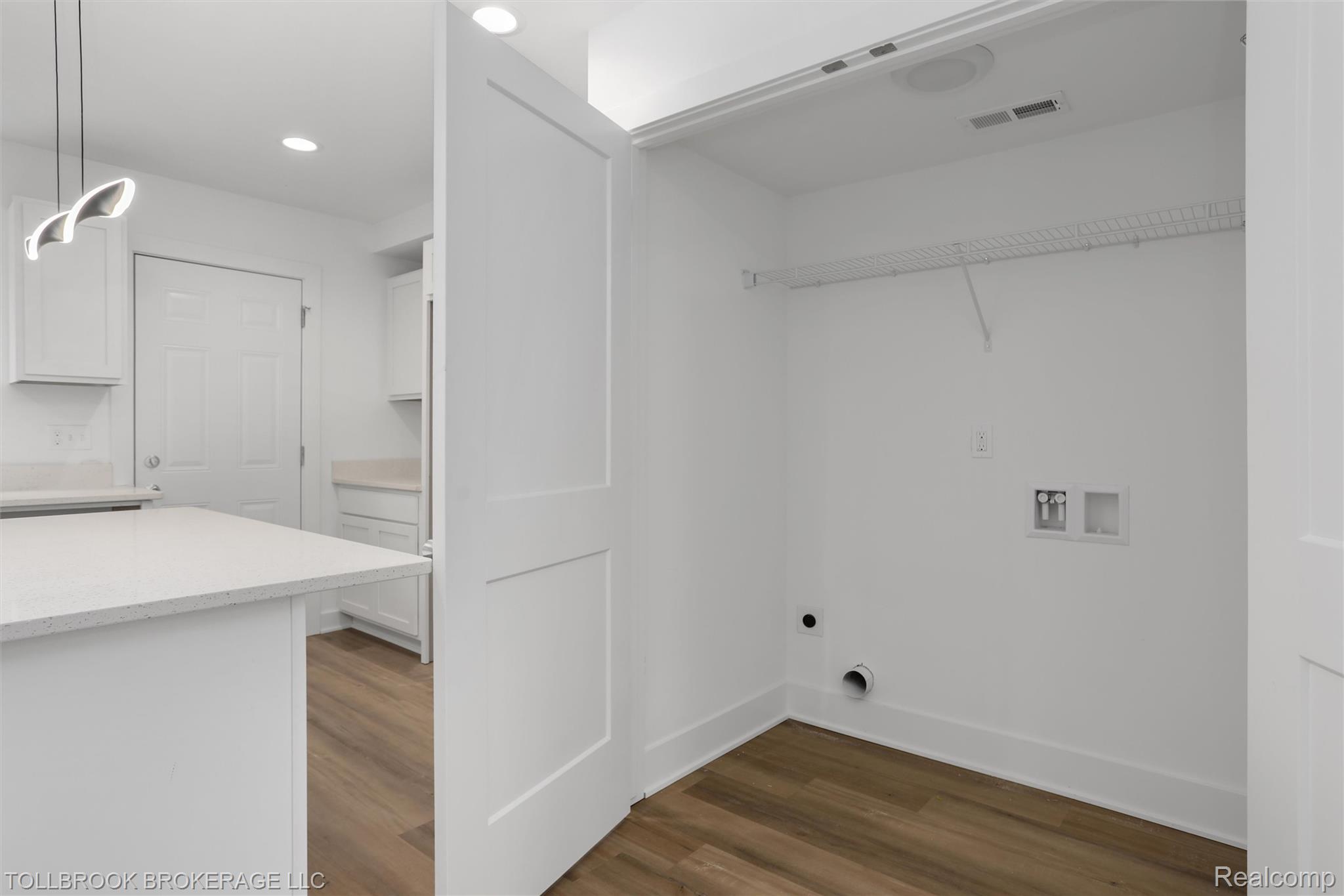 57 N. Roselawn Property Photo 18