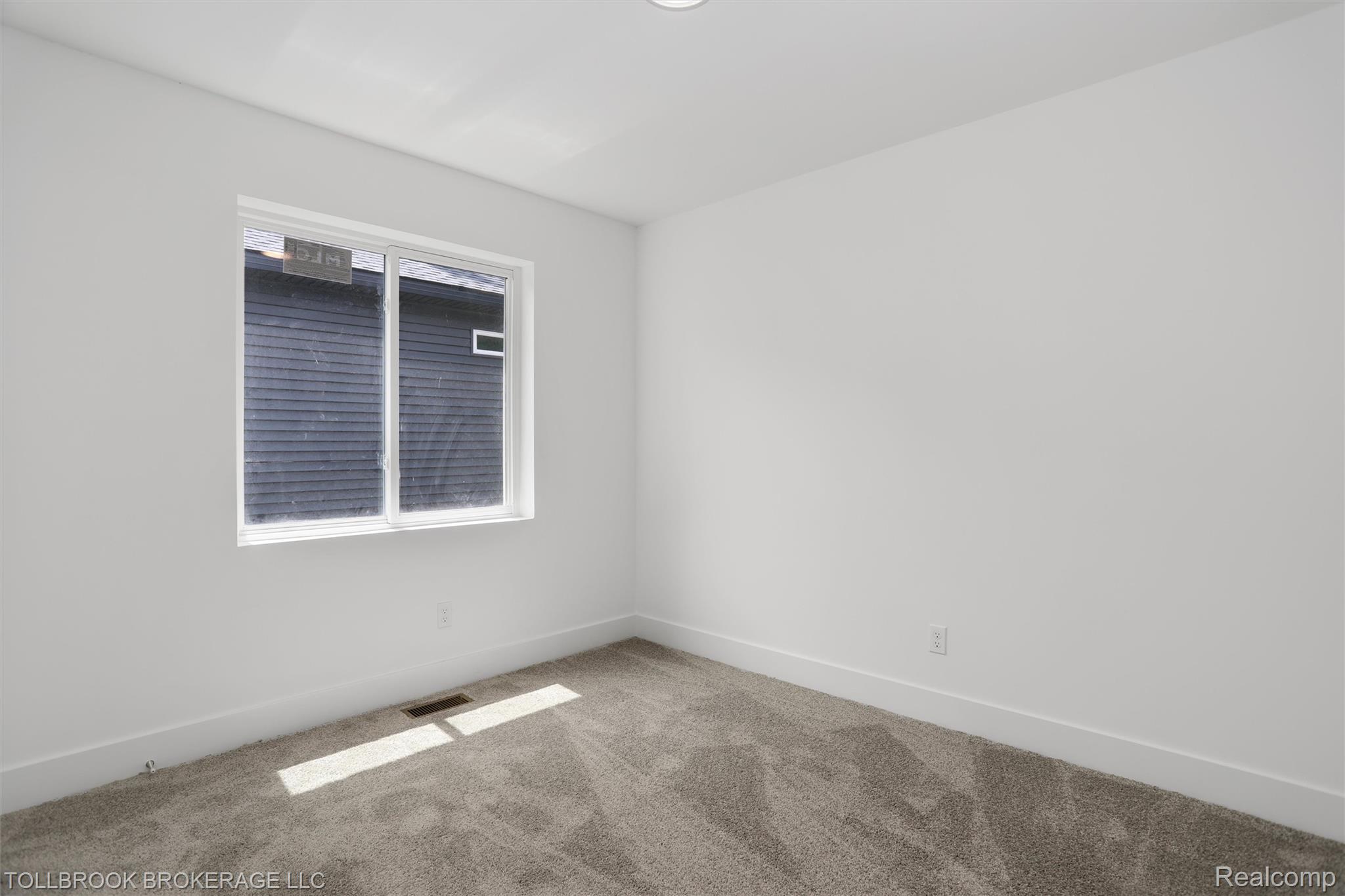 57 N. Roselawn Property Photo 23