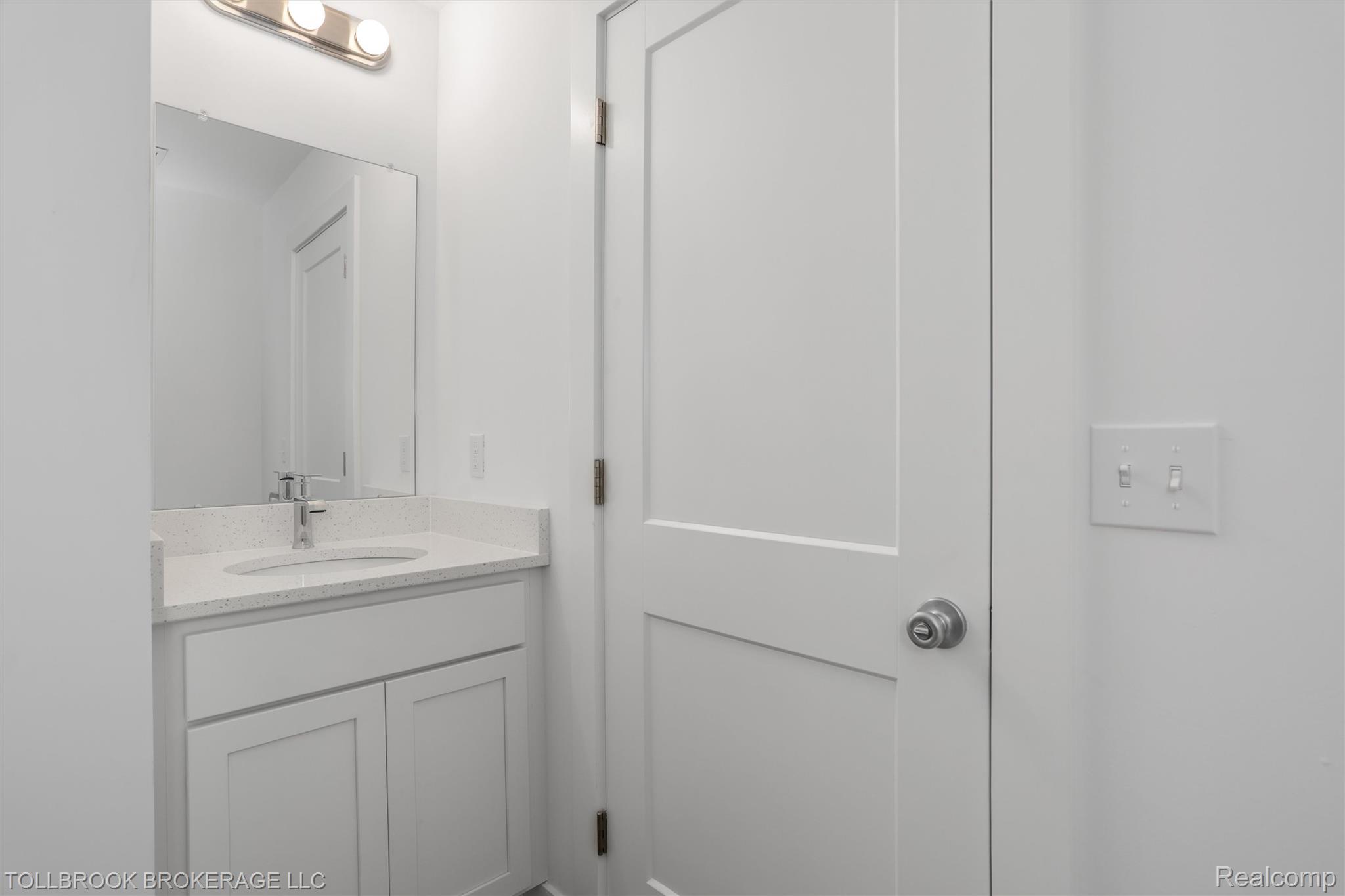 57 N. Roselawn Property Photo 25