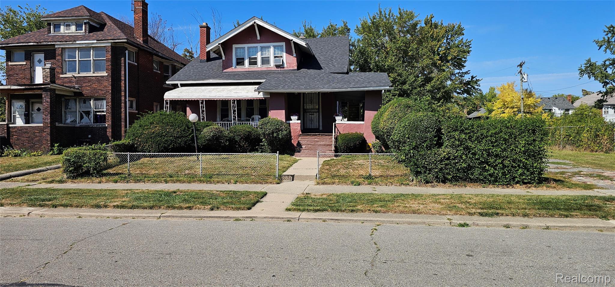 1714 Gladstone Street Property Photo 1