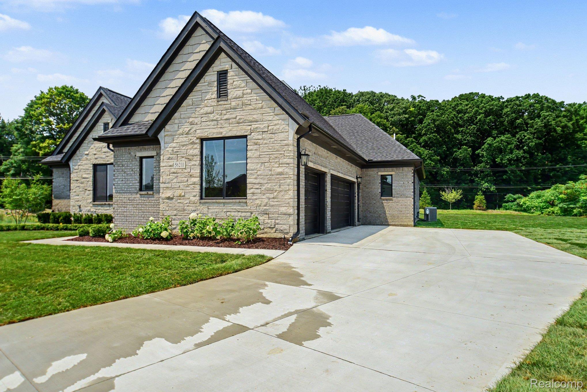 56211 Stone Falcon Drive Property Photo 3