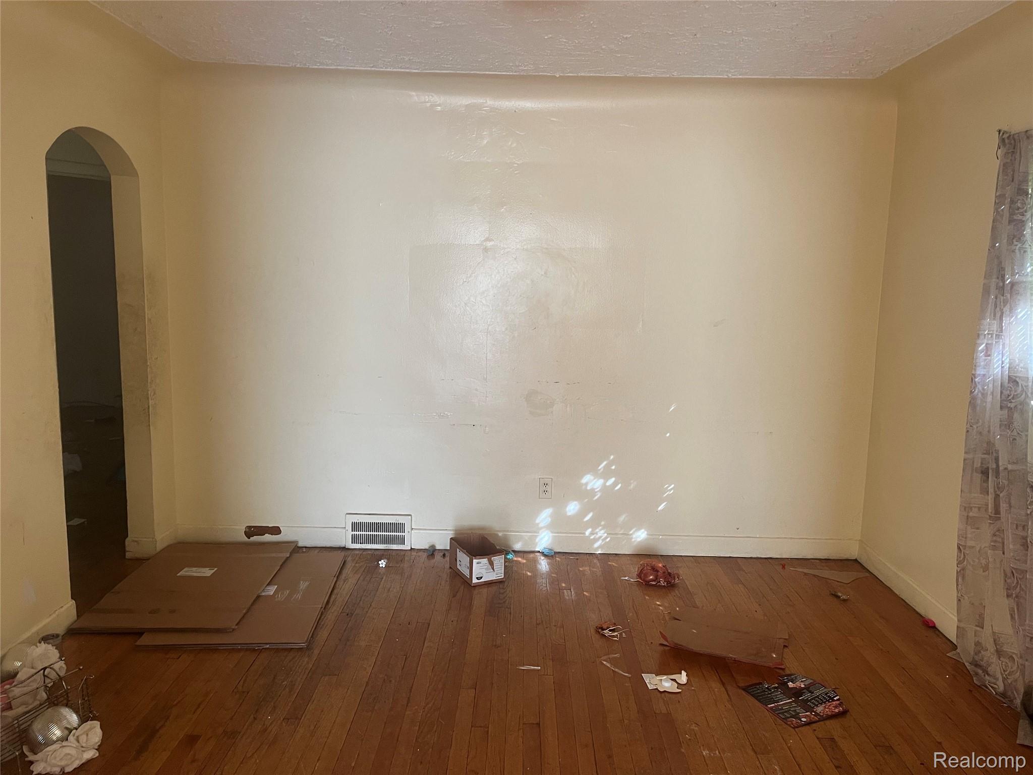 11233 Engleside Street Property Photo 5