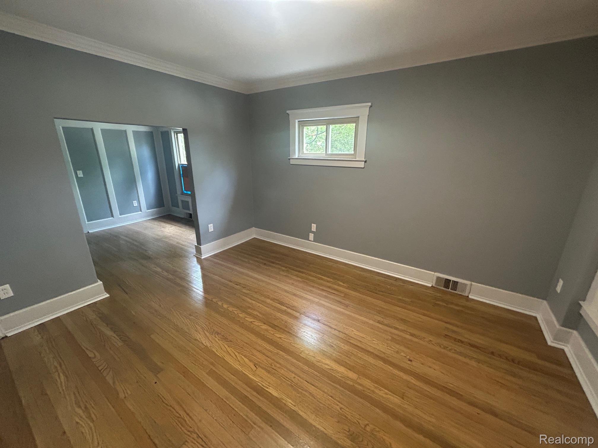1926 Seward Street Property Photo 2