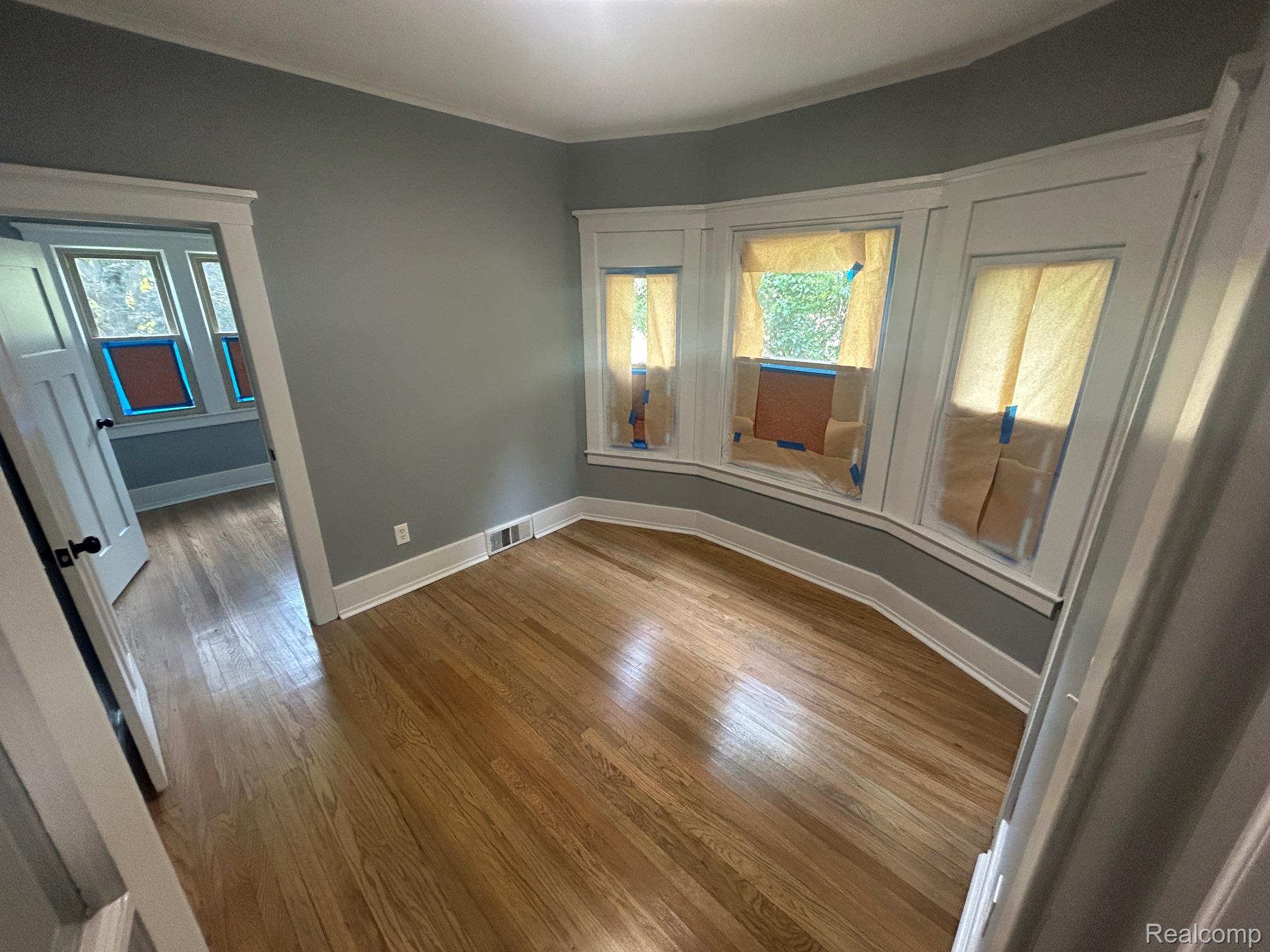 1926 Seward Street Property Photo 6